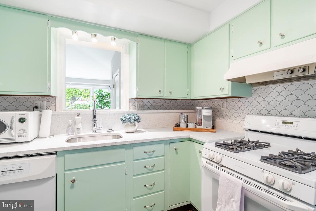 DOMINION HILLS - Residential