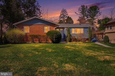 Photo of 902 Echols Street SE, VIENNA, VA 22180 (MLS # VAFX2293094)