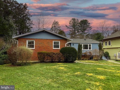 Photo of 902 Echols Street SE, VIENNA, VA 22180 (MLS # VAFX2293094)