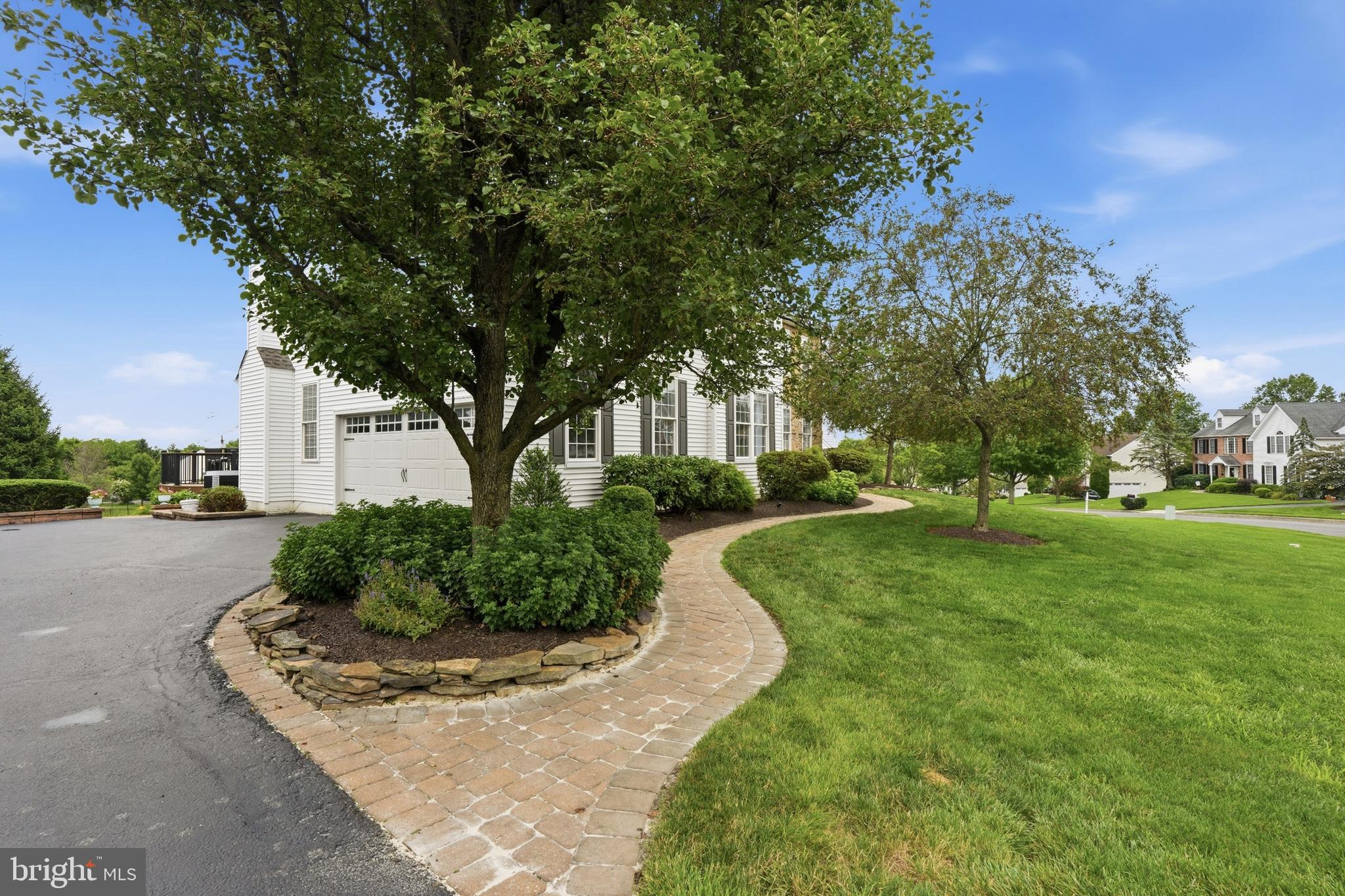 5266 WINDTREE DRIVE