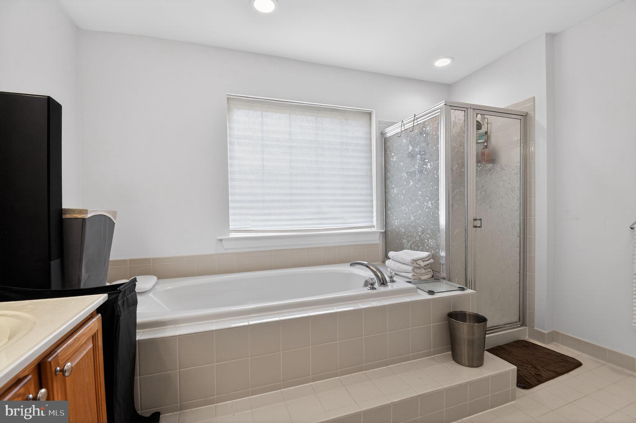 CHELTENHAM KNOLLS - Residential