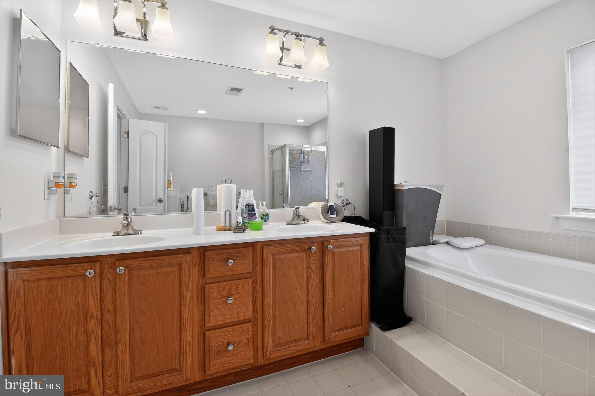 CHELTENHAM KNOLLS - Residential