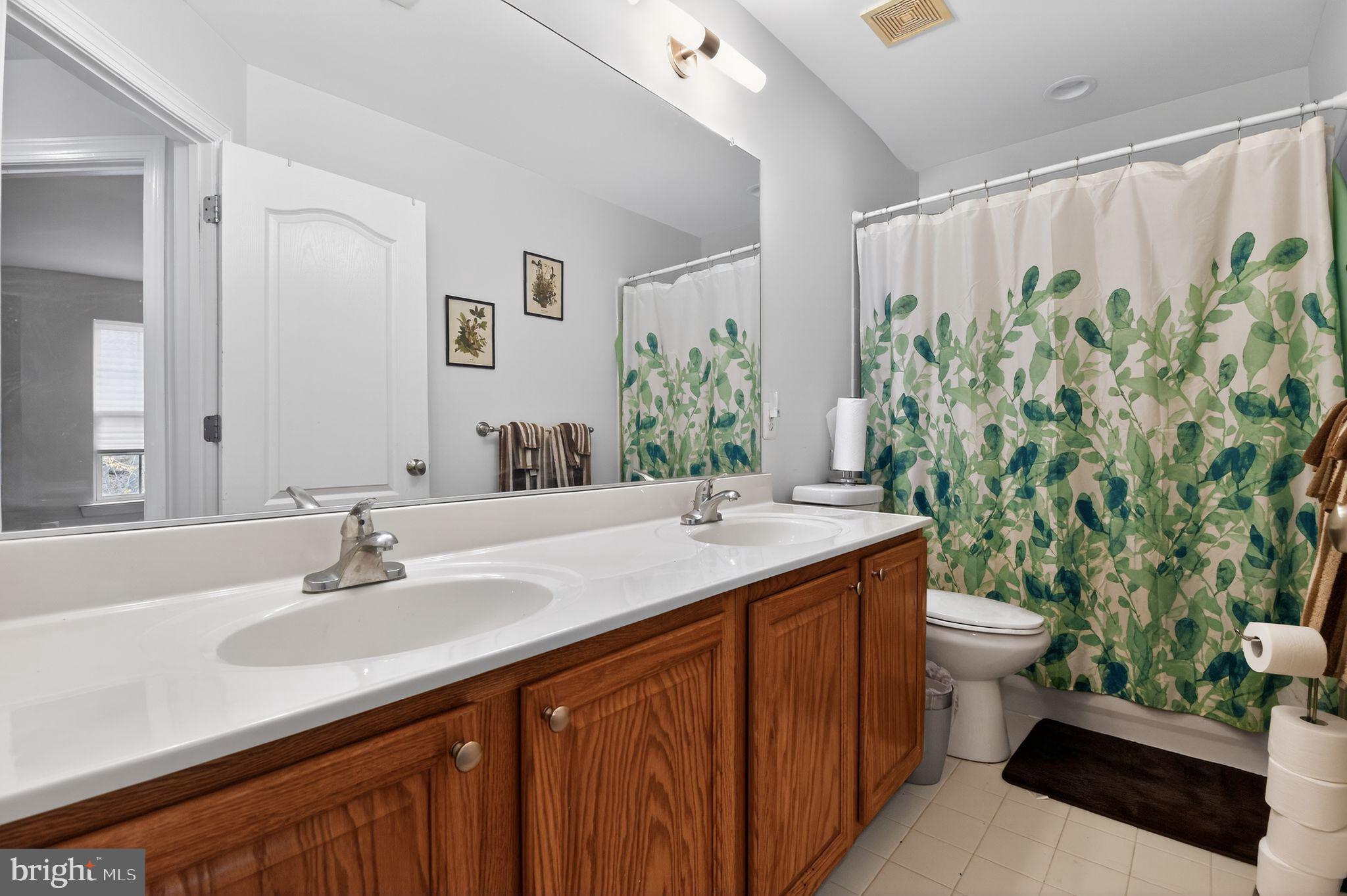 CHELTENHAM KNOLLS - Residential