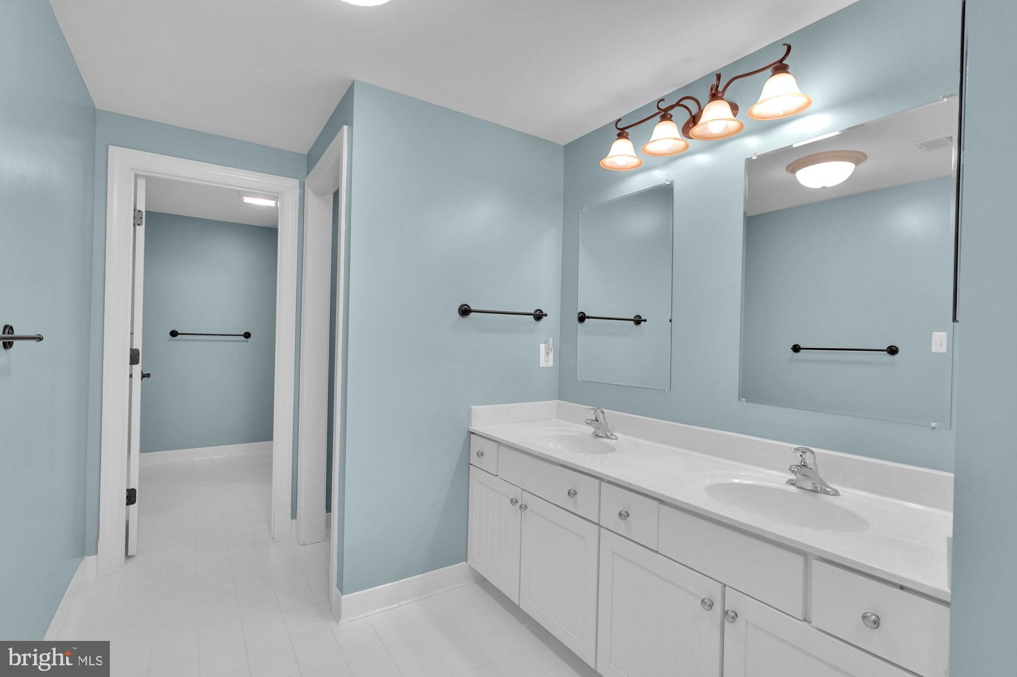 AIRSTON AT FOX MILL - Residential