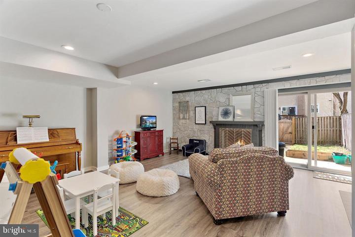 LAKEPOINTE - Residential Lease