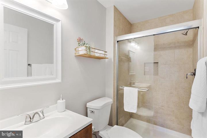 LAKEPOINTE - Residential Lease