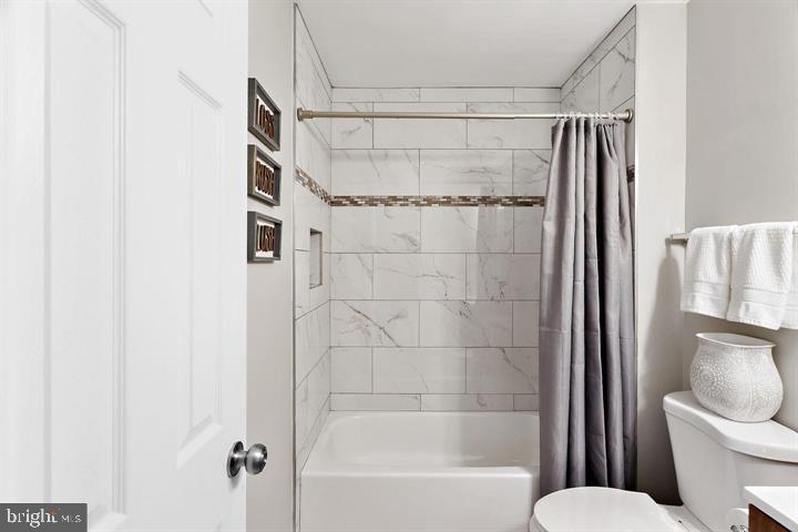 LAKEPOINTE - Residential Lease