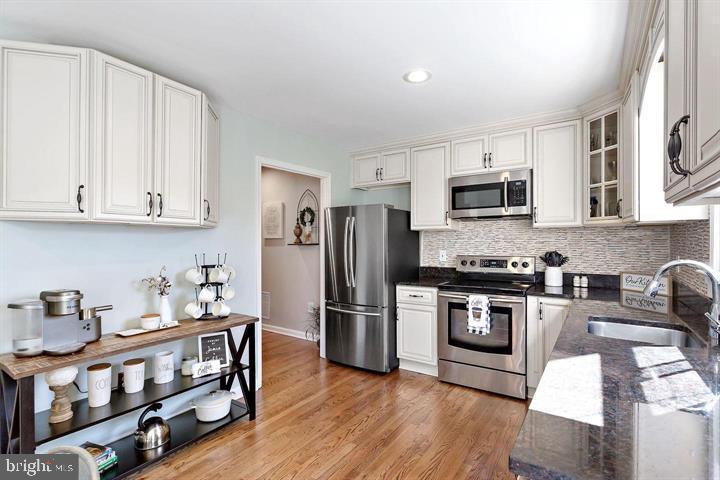 LAKEPOINTE - Residential Lease