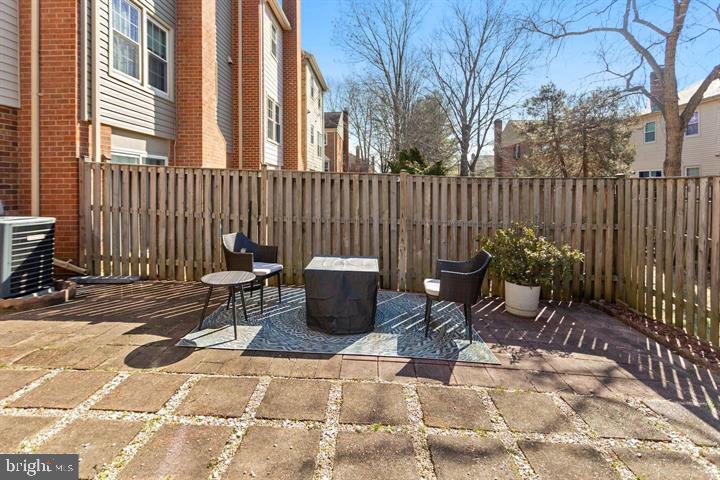 LAKEPOINTE - Residential Lease