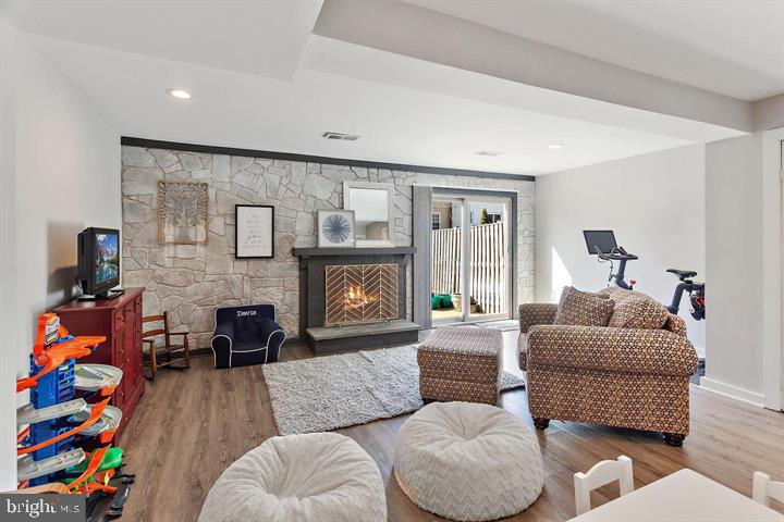 LAKEPOINTE - Residential Lease