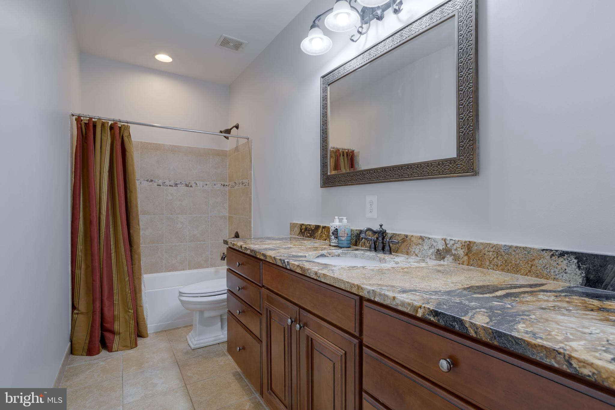 LAKEWOOD HILLS - Residential