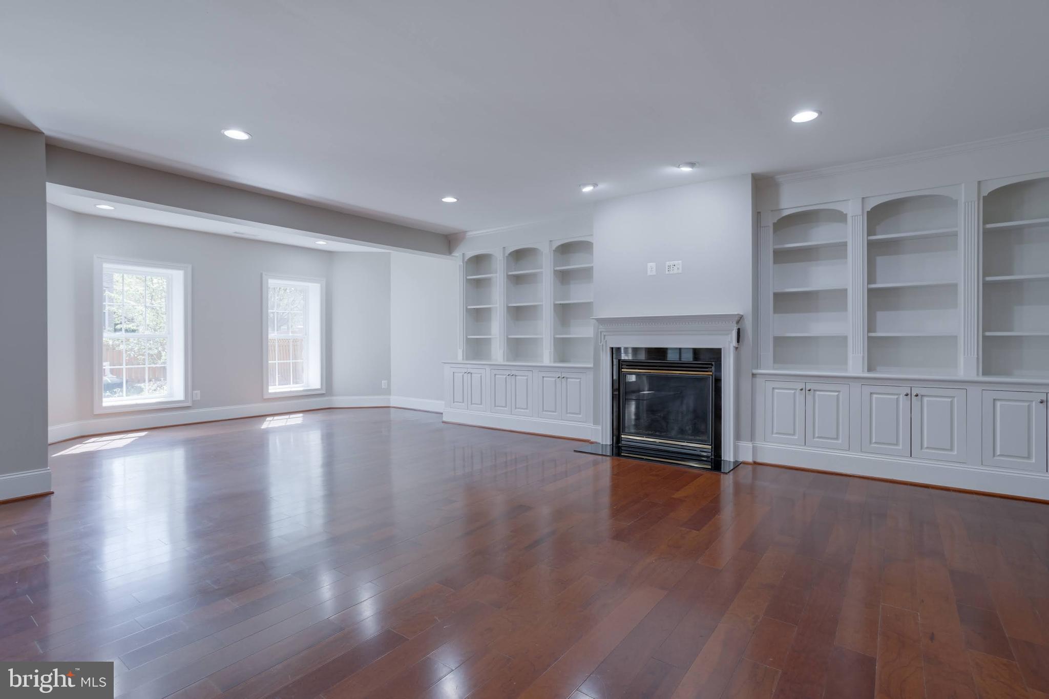 LAKEWOOD HILLS - Residential