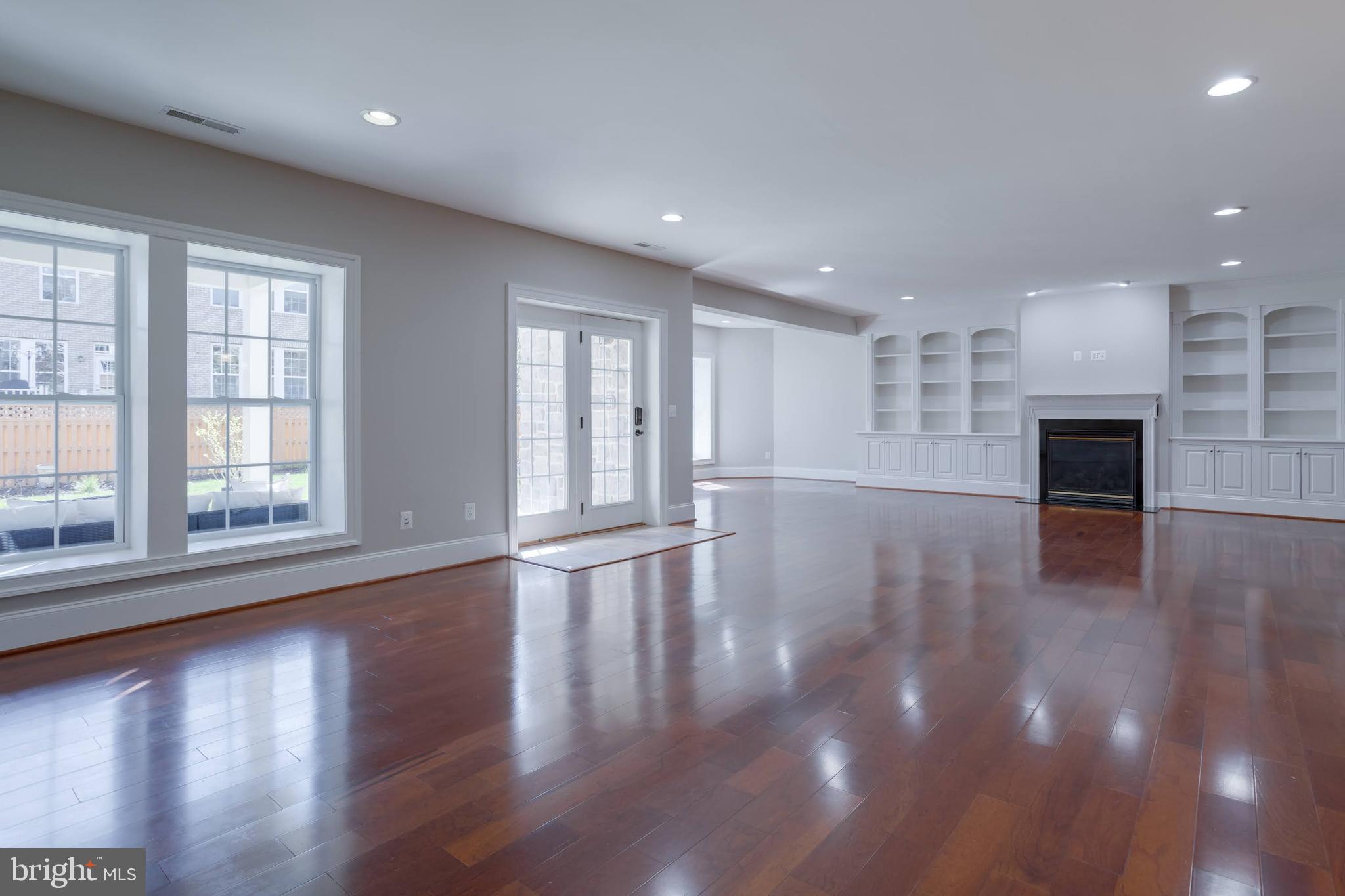 LAKEWOOD HILLS - Residential