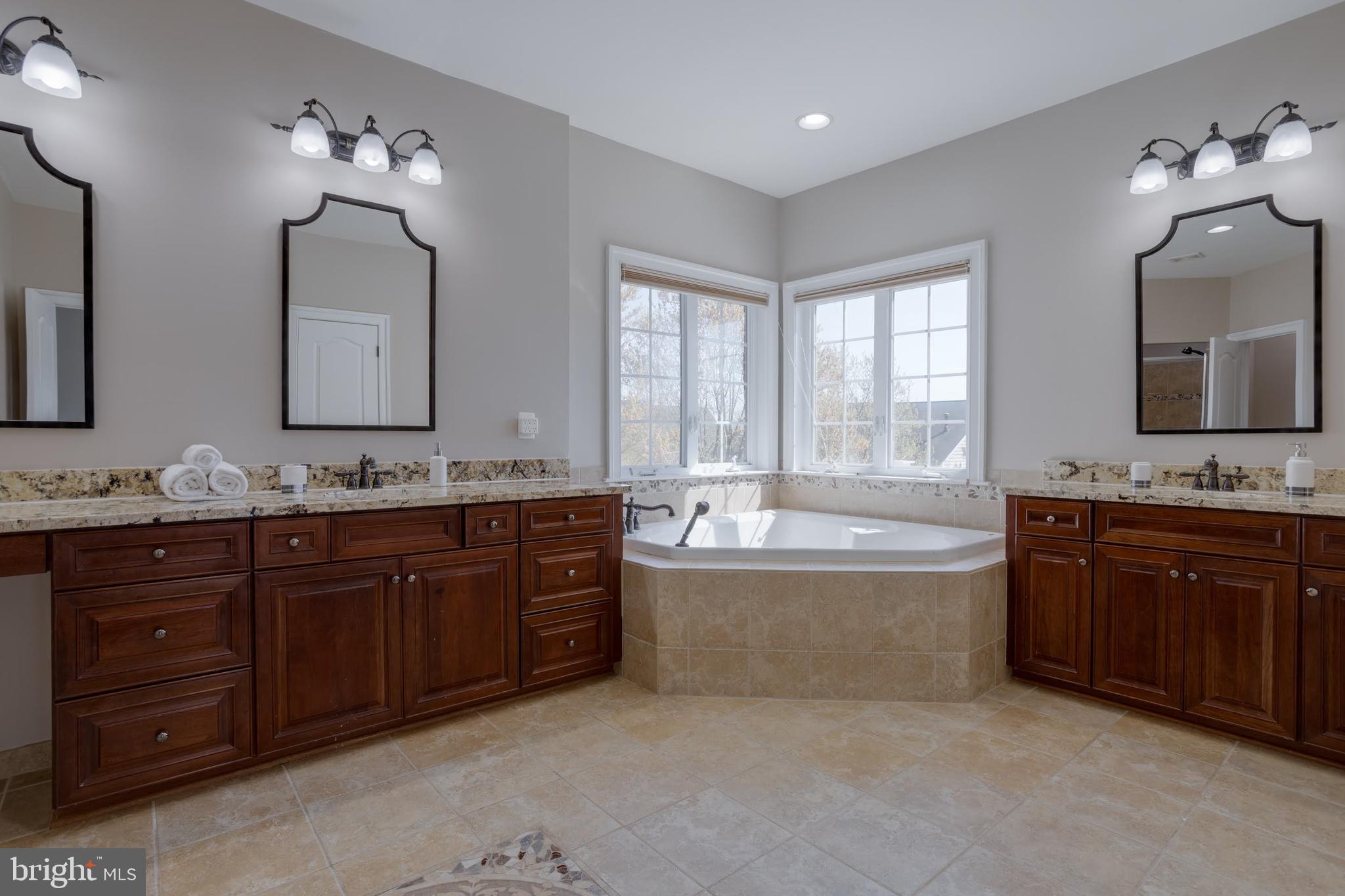 LAKEWOOD HILLS - Residential