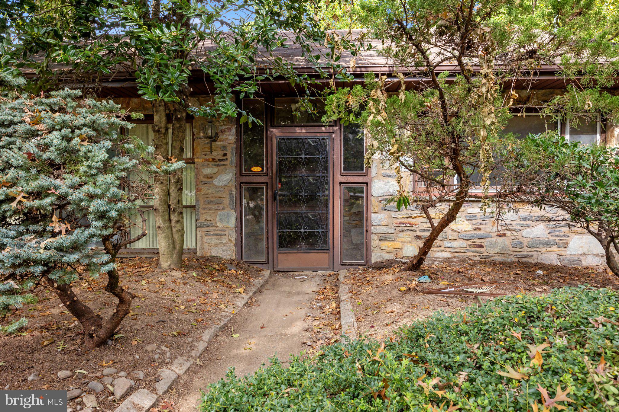 HUNTINGDON HILLS - Residential