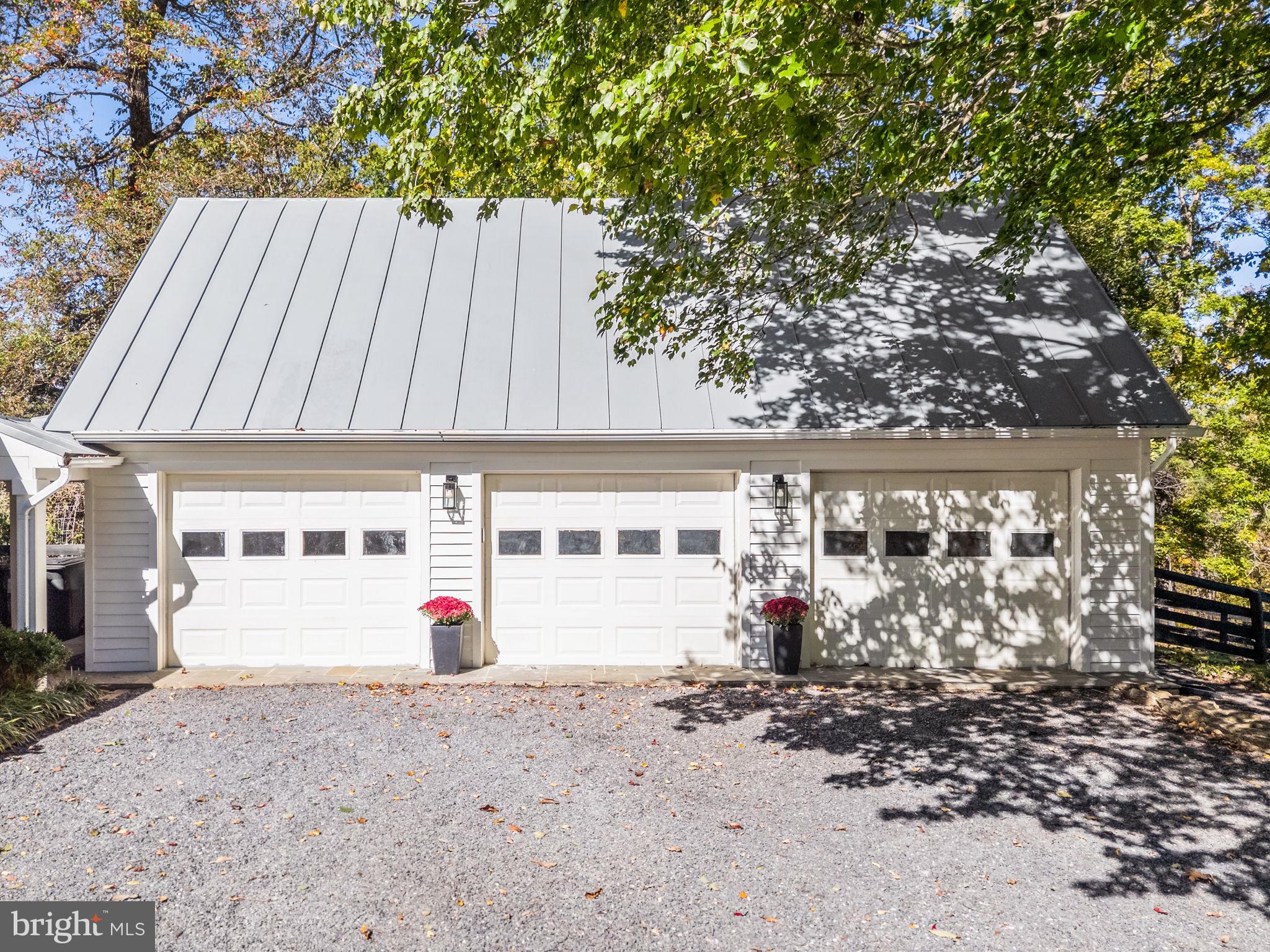 1709 NORTH POES ROAD