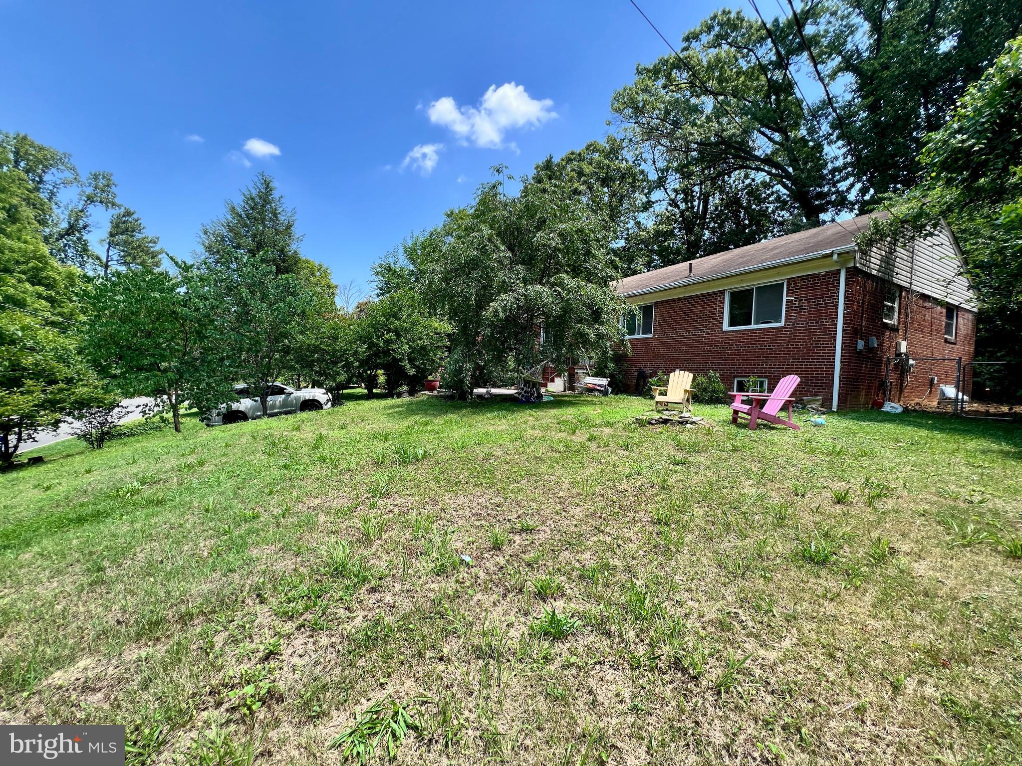 3809 LARCHMONT DRIVE