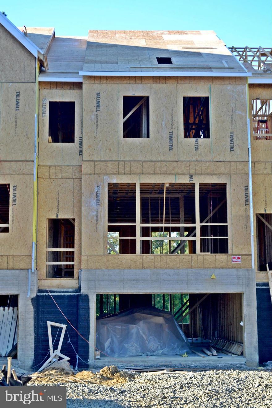 AMAZING OPPORTUNITY!! Brand New Interior Unit 3 Story TH w/ a Boat Slip in OYSTER BAY! First 5 unit bldg under const. now! Only 15 units total making this an exclusive opportunity! This unit includes HDWD in Kit.,1/2 Ba, & Foyer, Kit. w/ Granite & Recess. Lights!  Mstrbdrm w/ Tray Ceil. & Lg WIC. Mstrbath w/ ceramic tile flr/shwr! 2 Car Gar! Zero Ext. Maintenance! & MORE!!