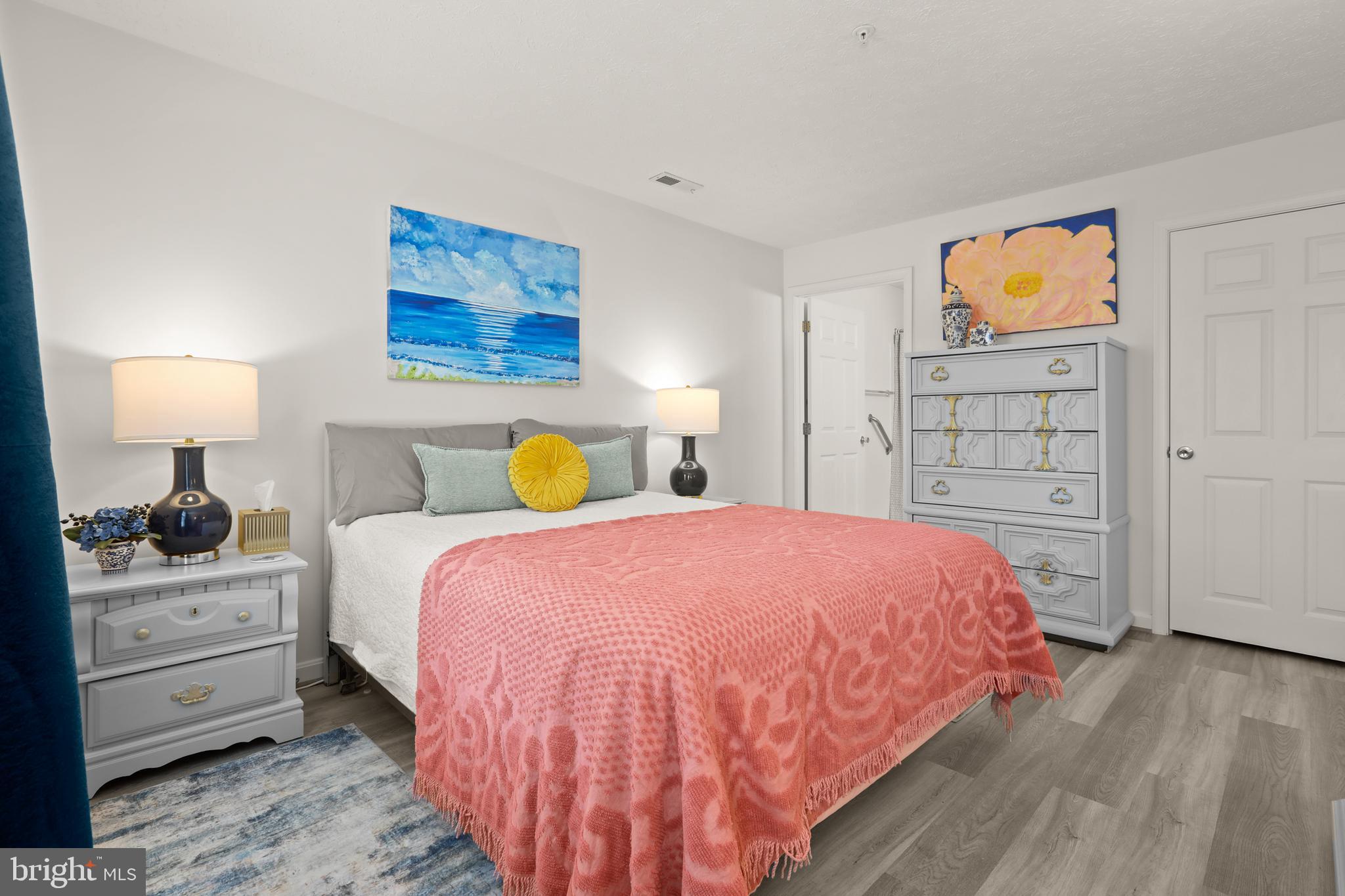 BAYLAND CONDO - Residential