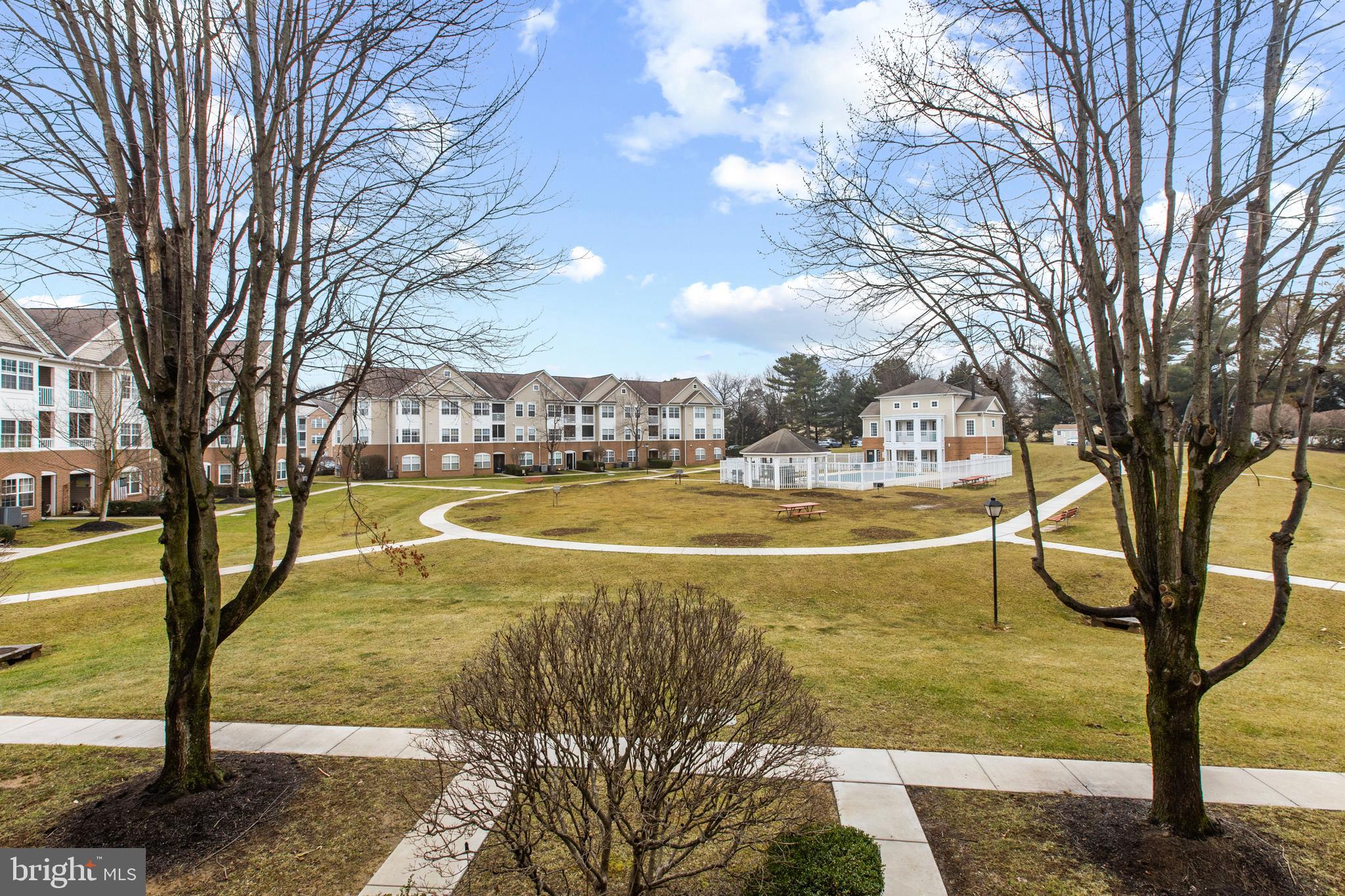 BAYLAND CONDO - Residential