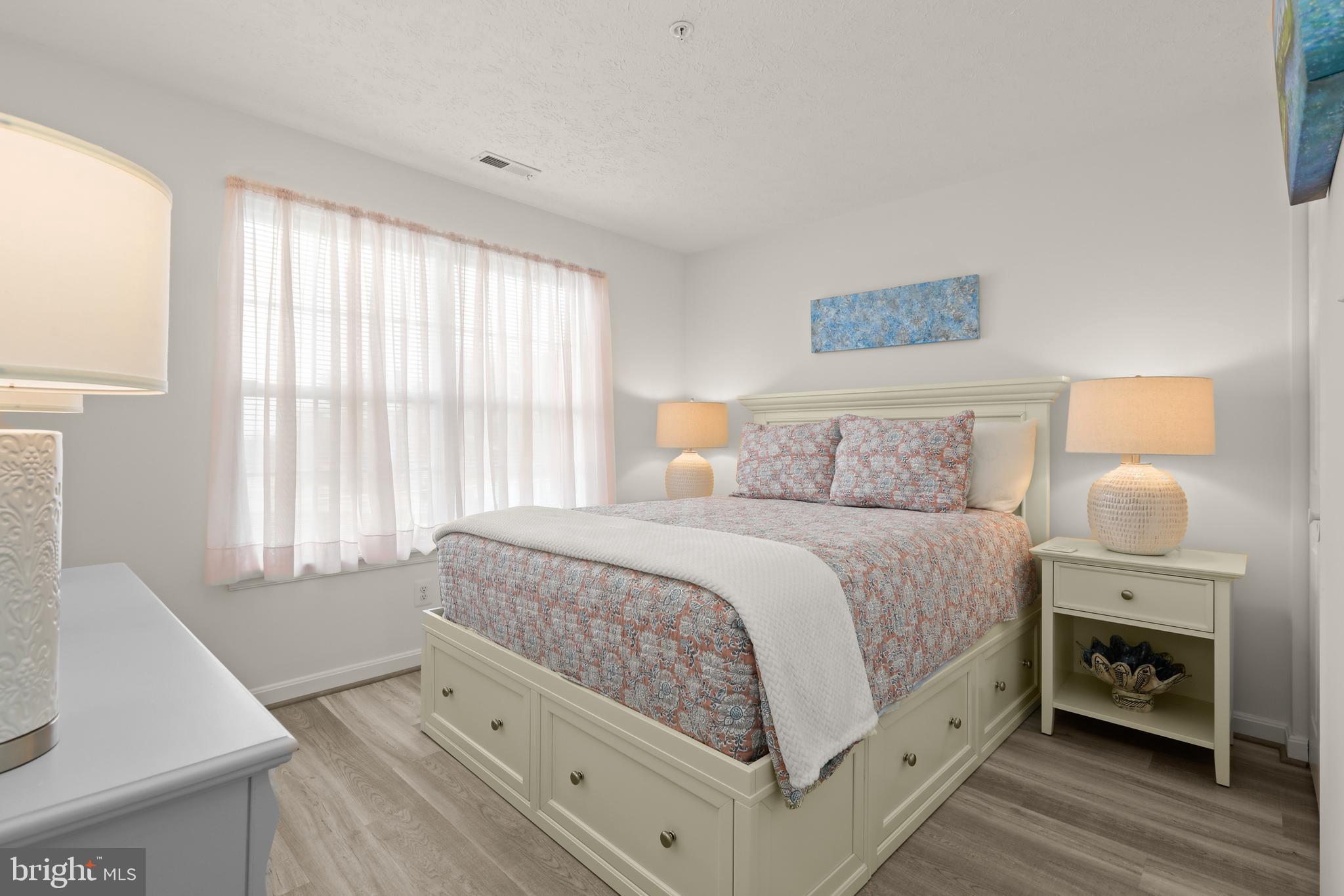 BAYLAND CONDO - Residential