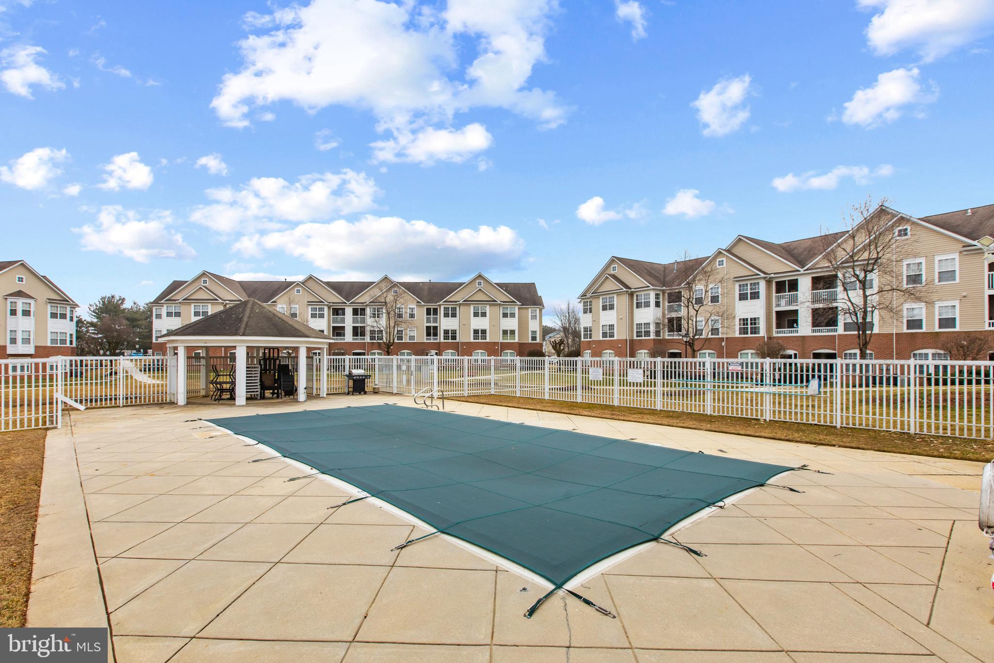 BAYLAND CONDO - Residential