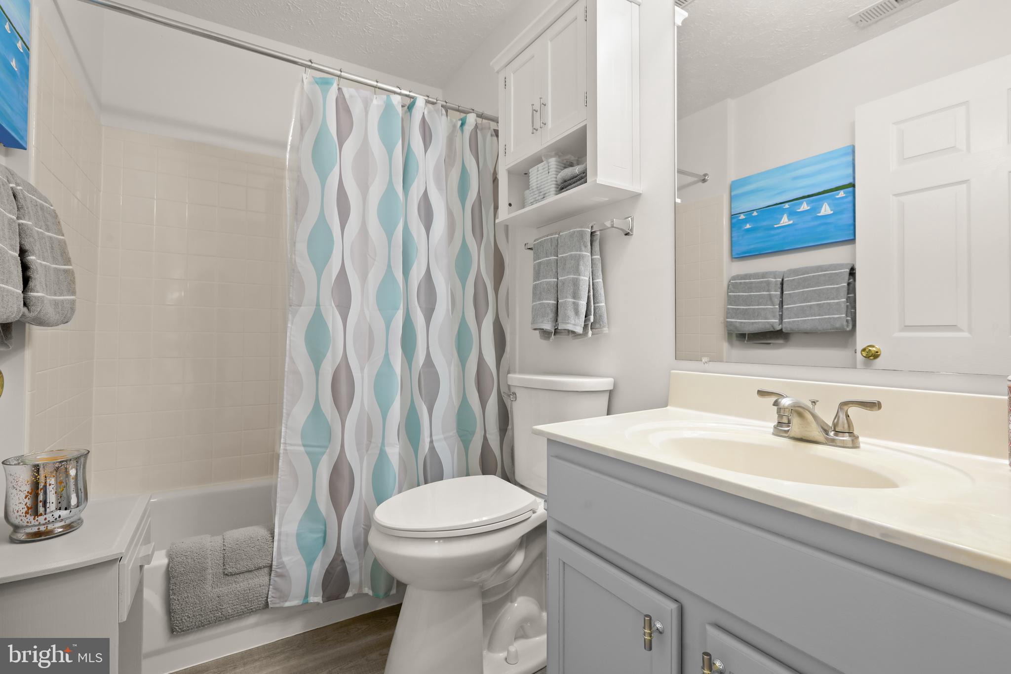 BAYLAND CONDO - Residential