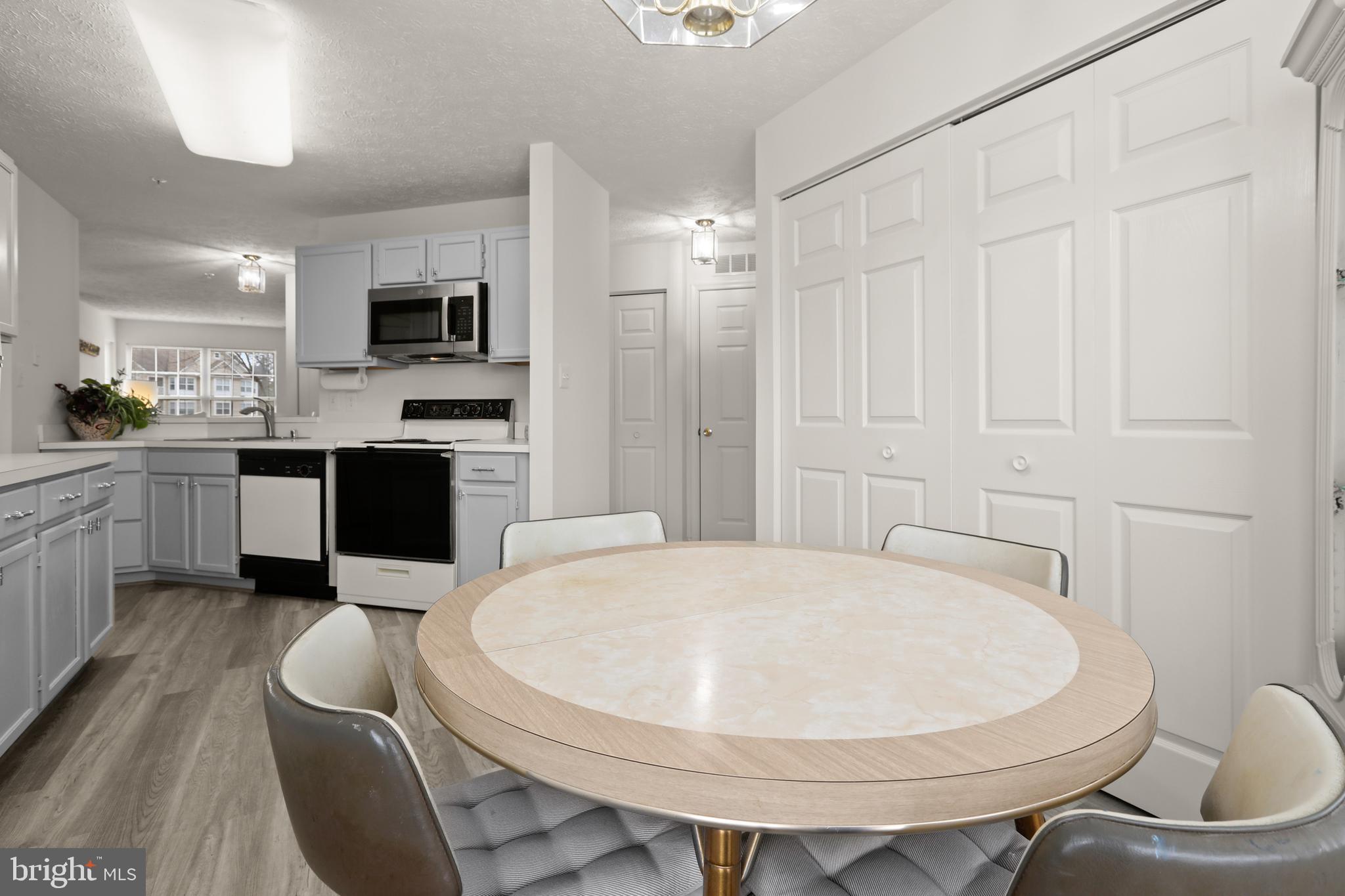 BAYLAND CONDO - Residential