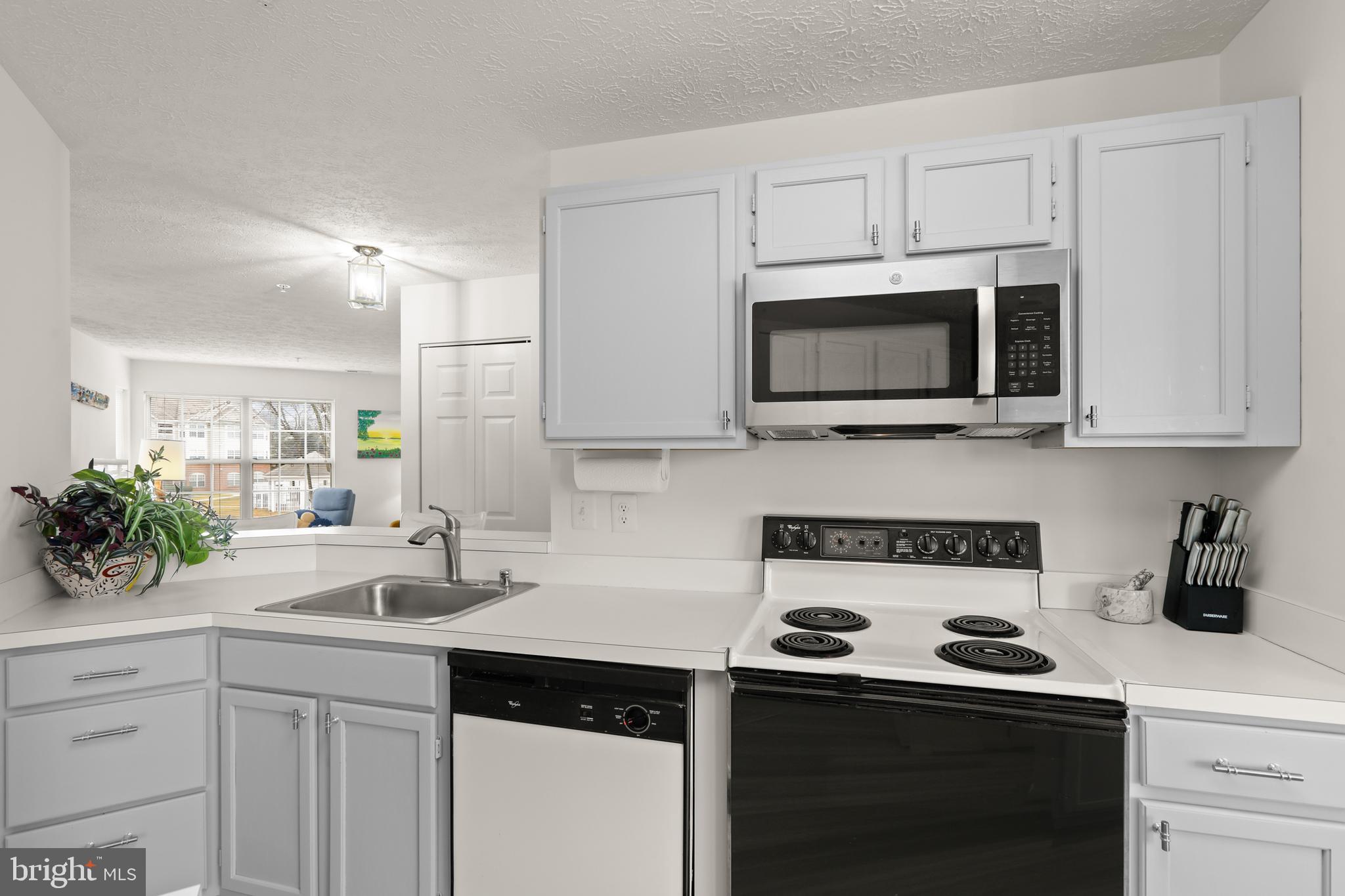 BAYLAND CONDO - Residential