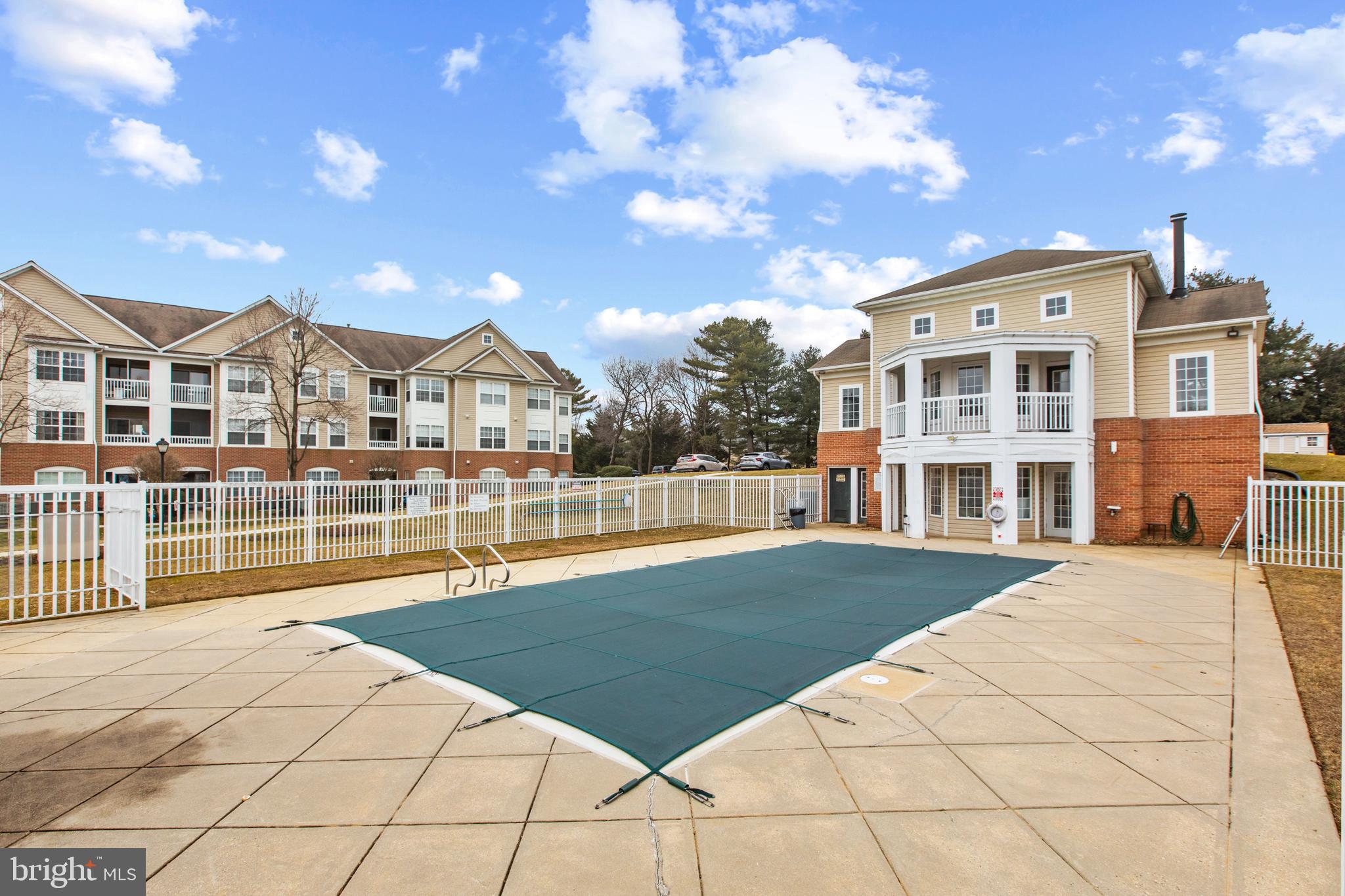 BAYLAND CONDO - Residential