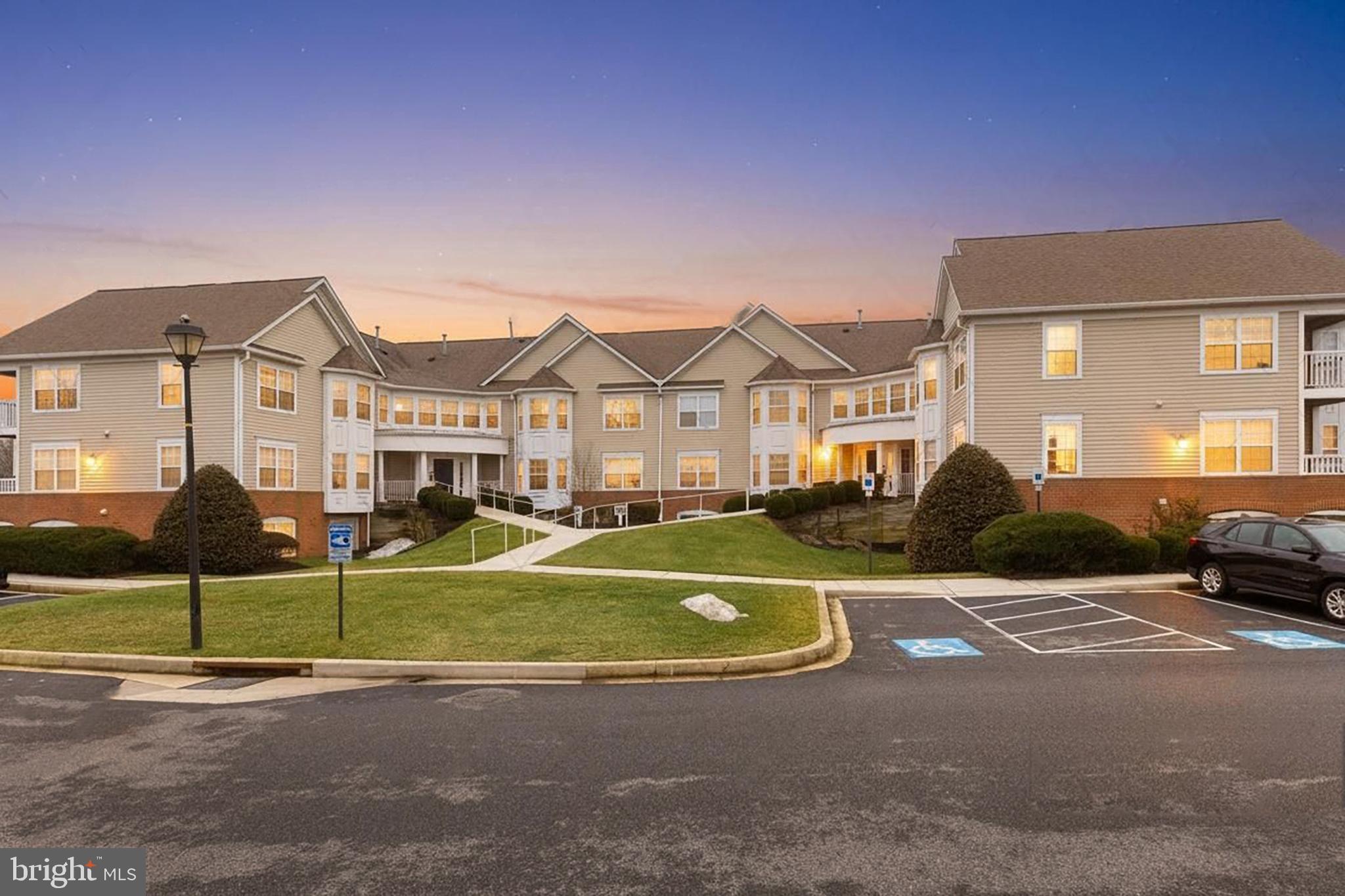 BAYLAND CONDO - Residential