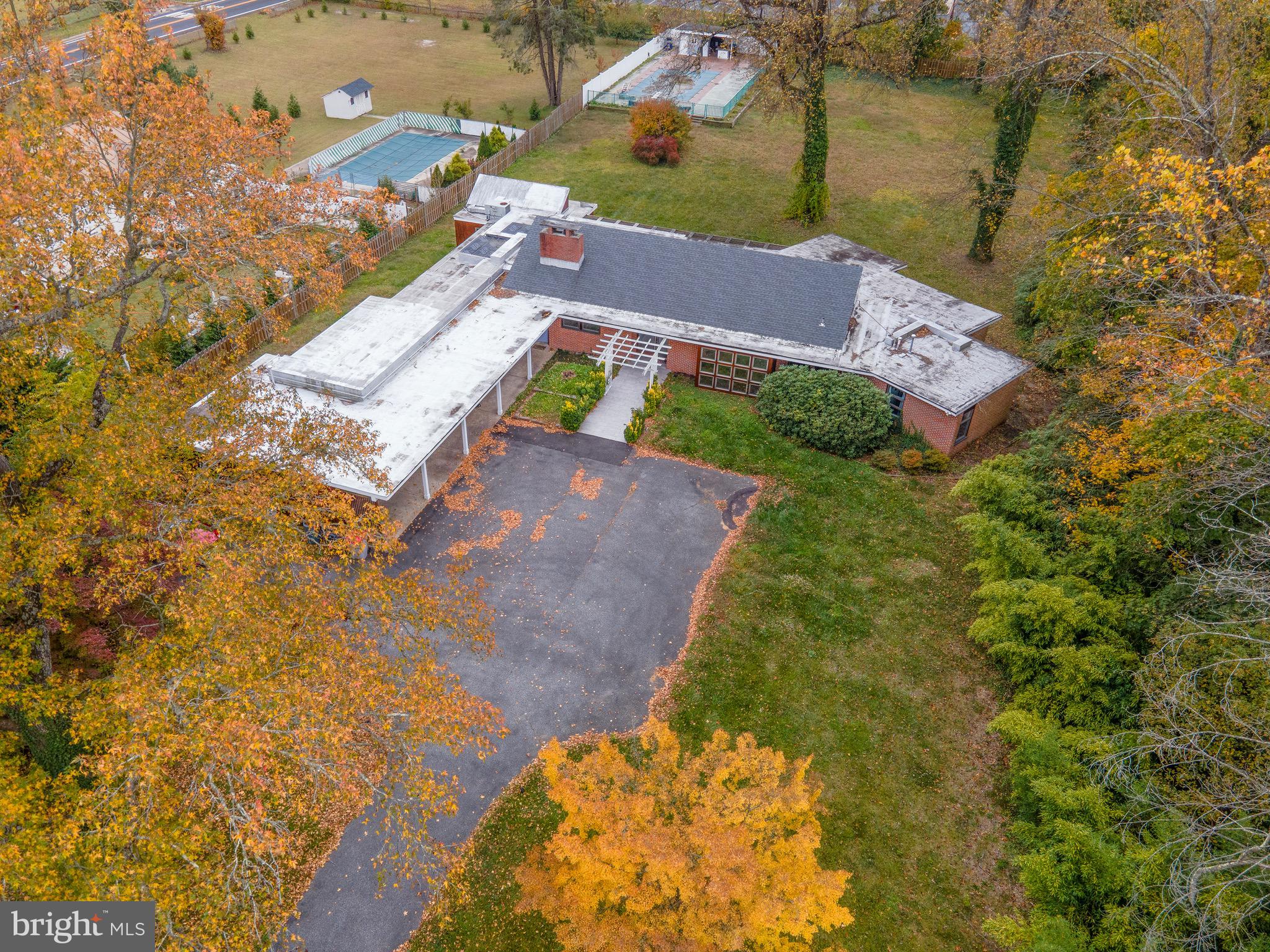 2227 E LANDIS AVENUE