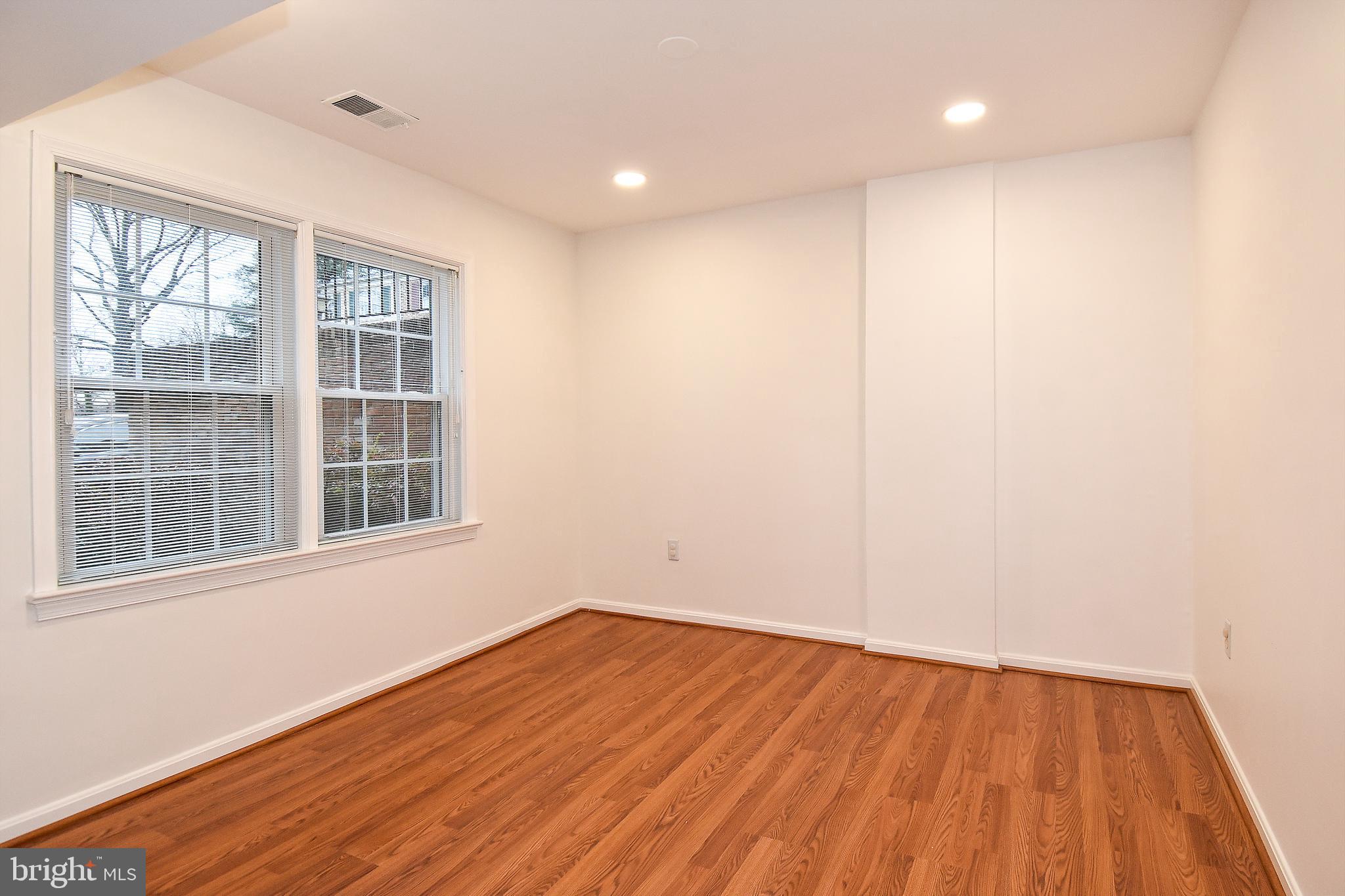 WASHINGTON COURTS - Residential Lease