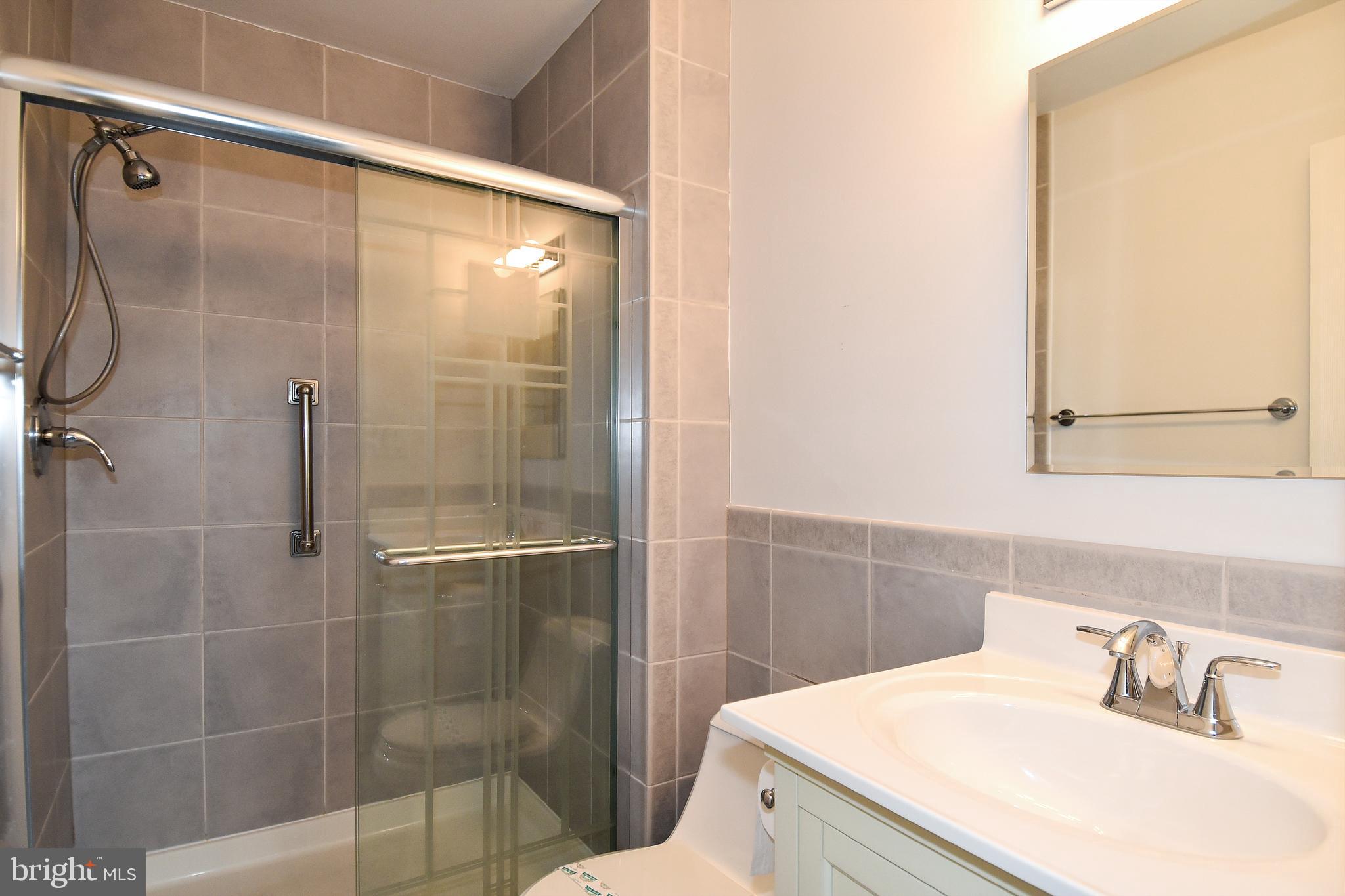 WASHINGTON COURTS - Residential Lease