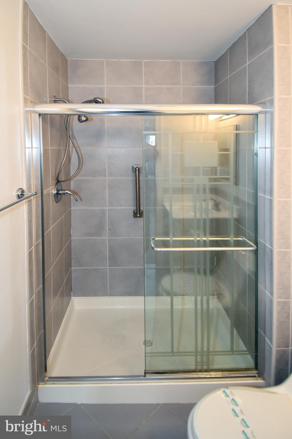 WASHINGTON COURTS - Residential Lease