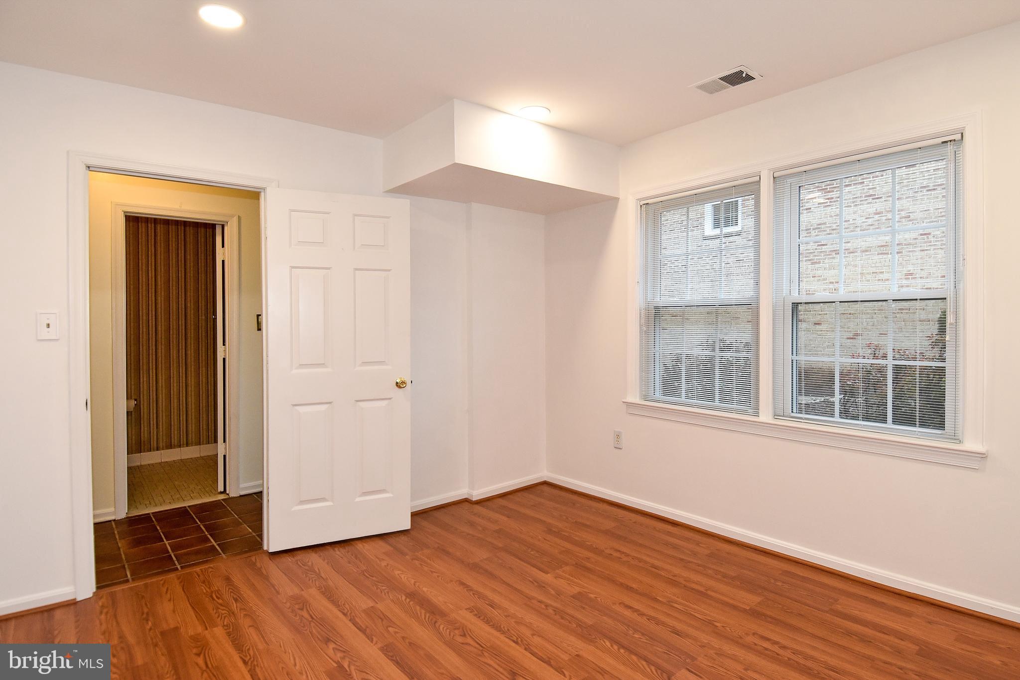 WASHINGTON COURTS - Residential Lease