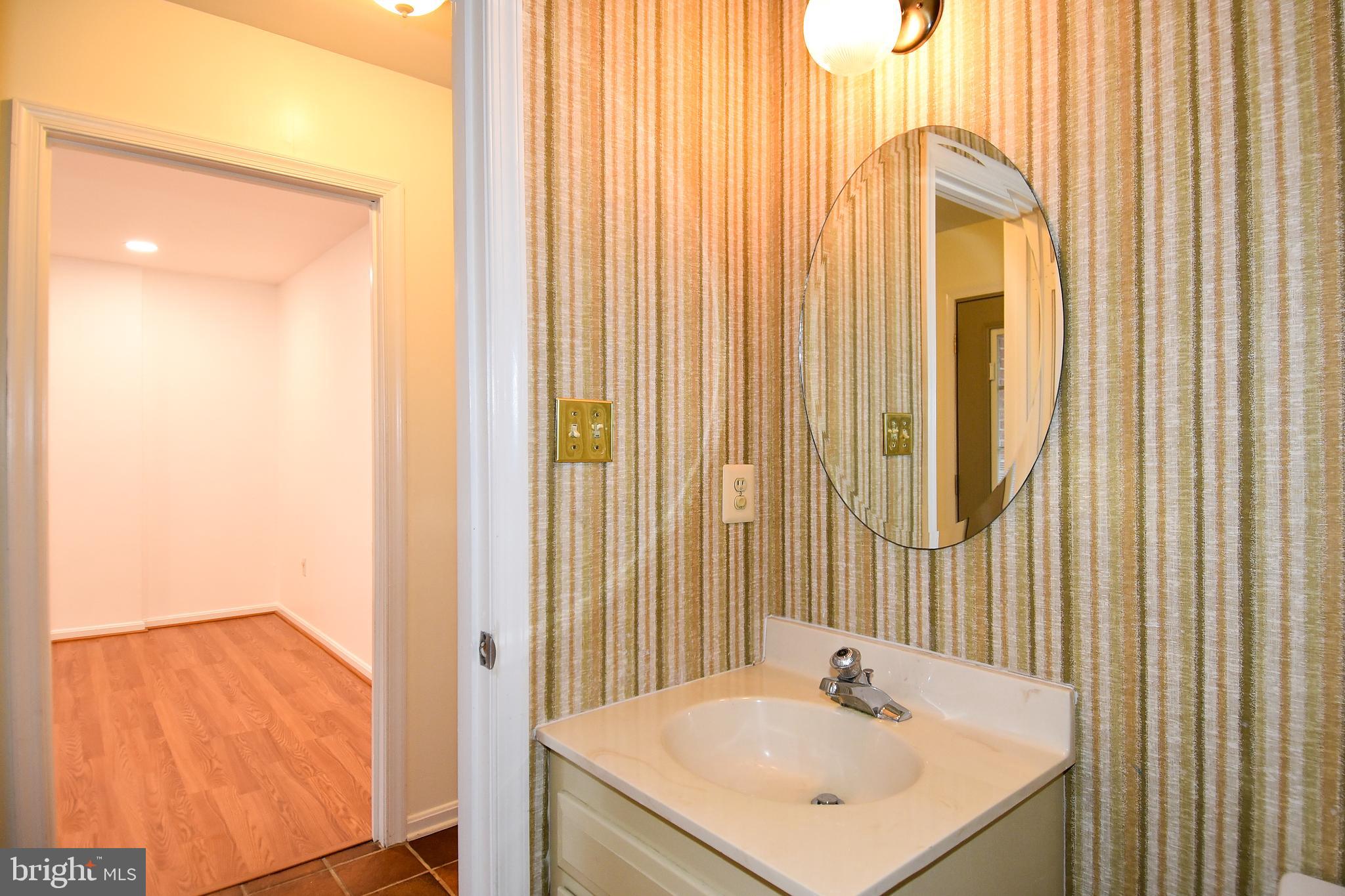 WASHINGTON COURTS - Residential Lease