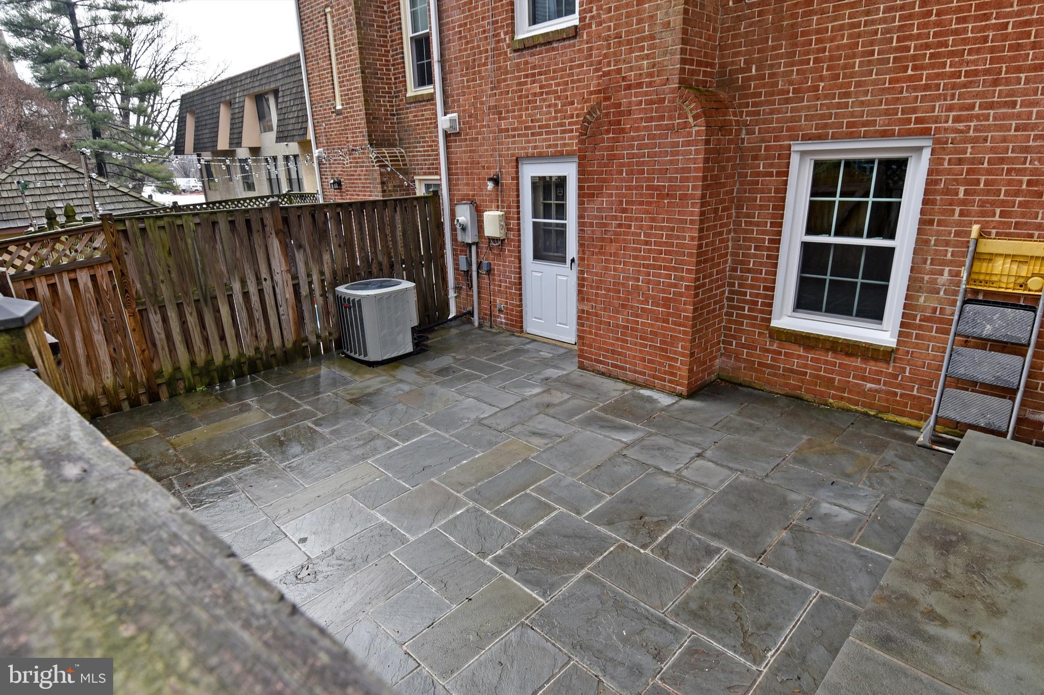 WASHINGTON COURTS - Residential Lease