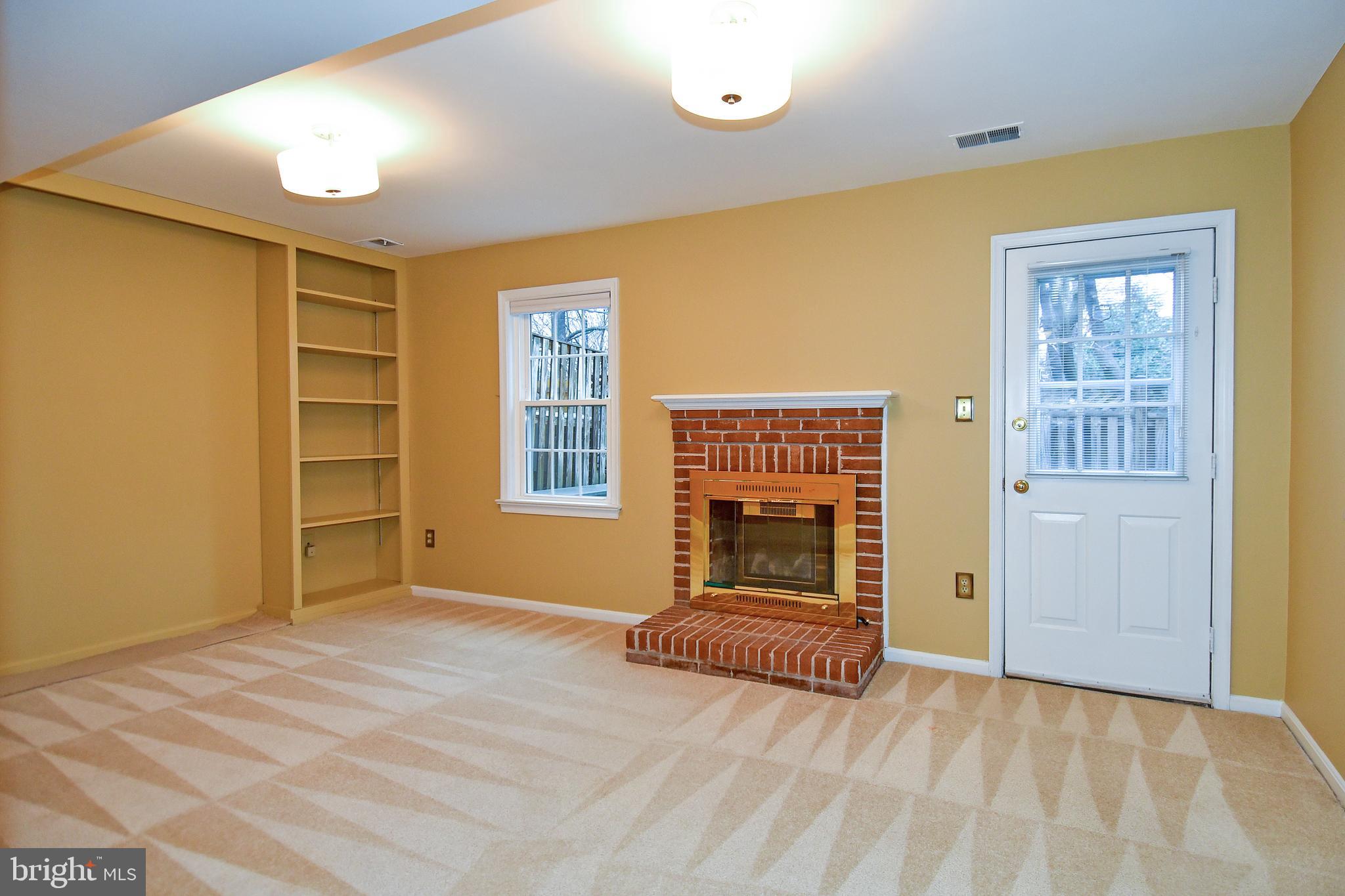 WASHINGTON COURTS - Residential Lease