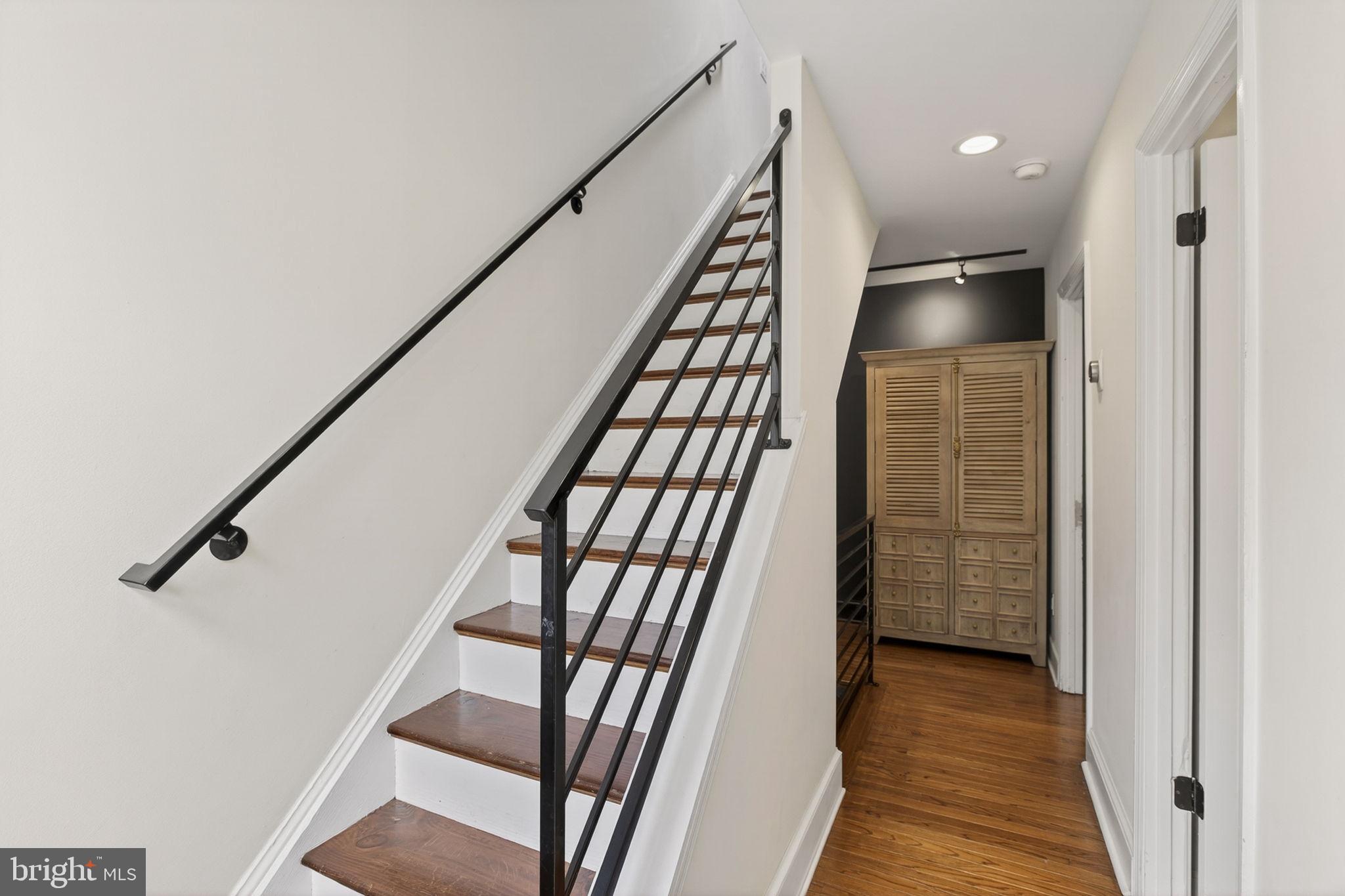QUEEN VILLAGE - Residential