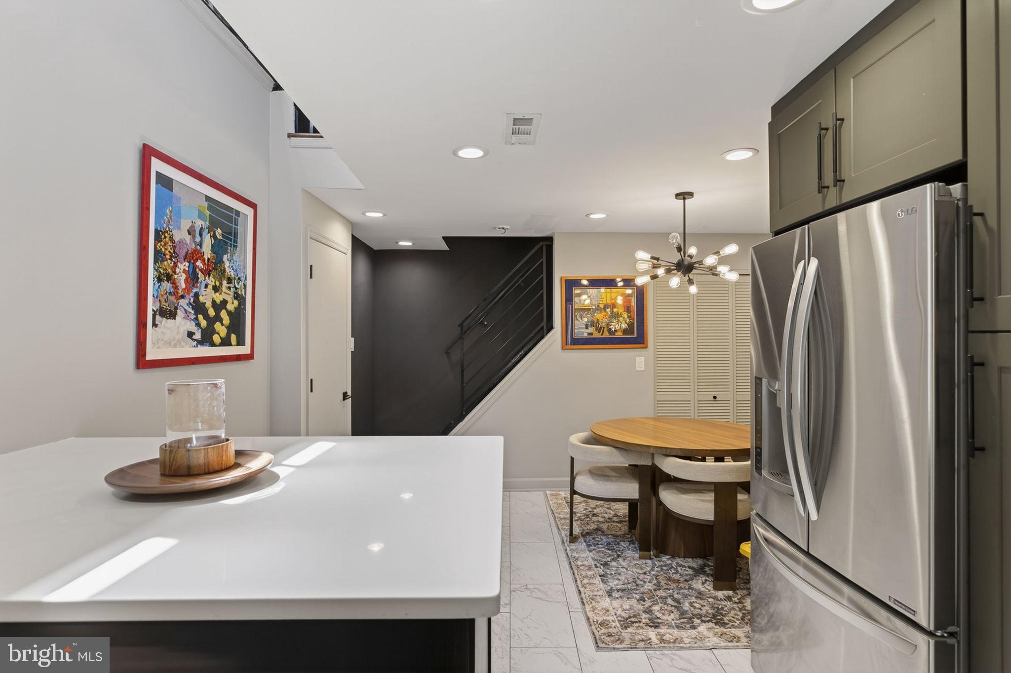 QUEEN VILLAGE - Residential