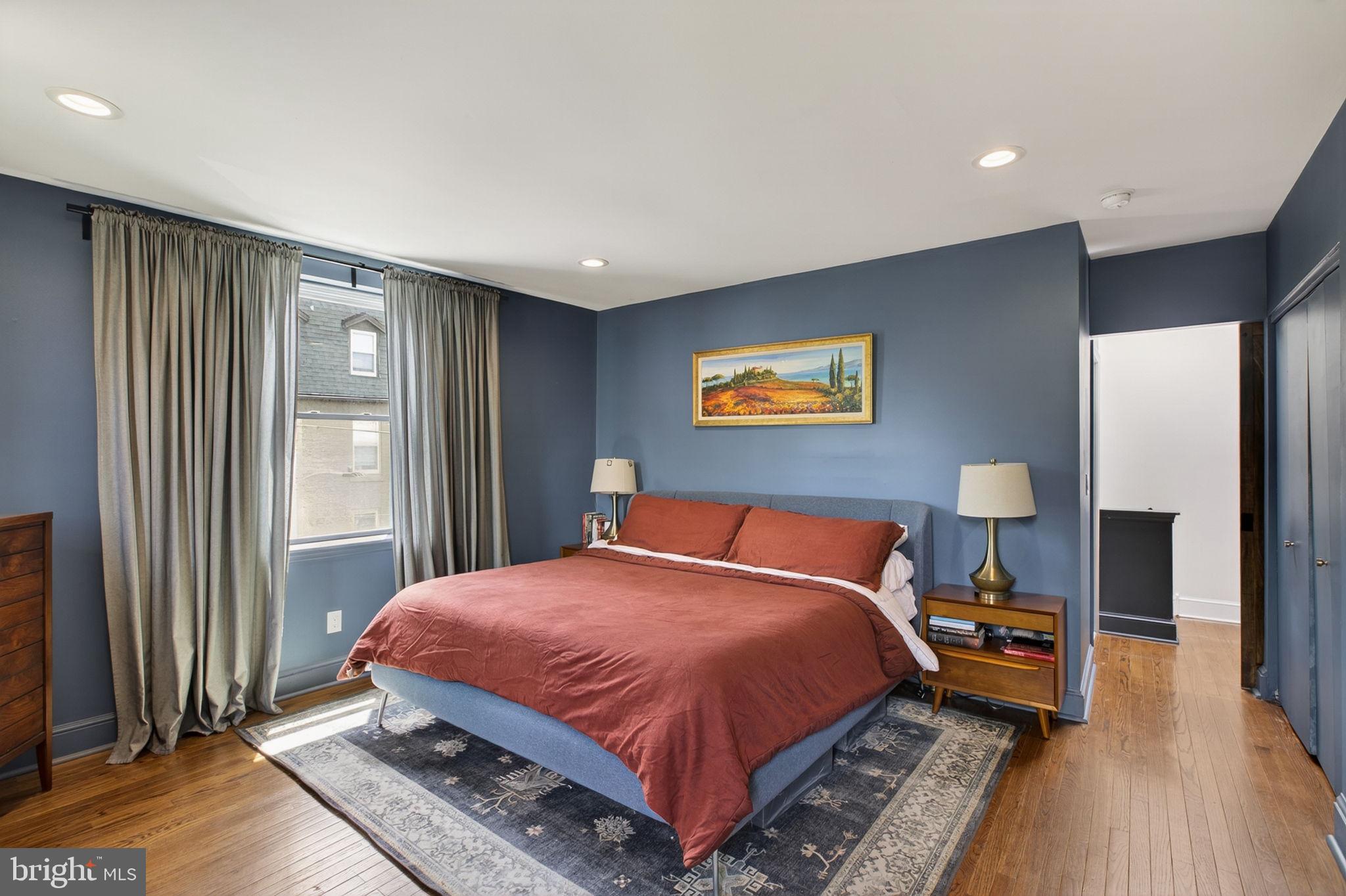 QUEEN VILLAGE - Residential