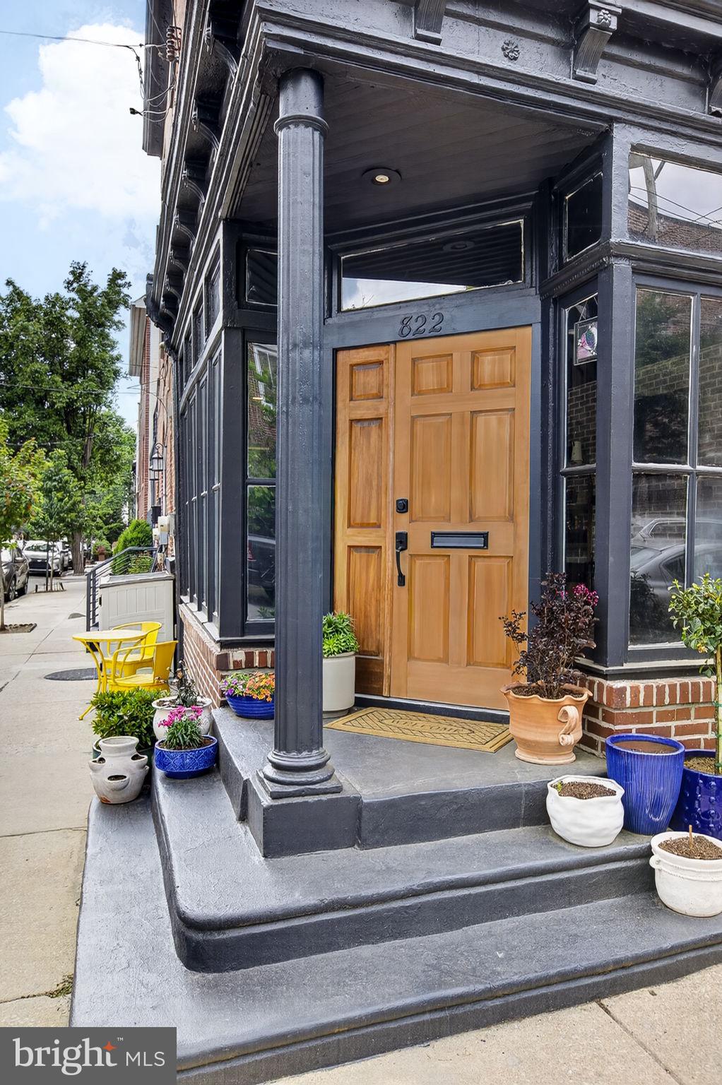 QUEEN VILLAGE - Residential