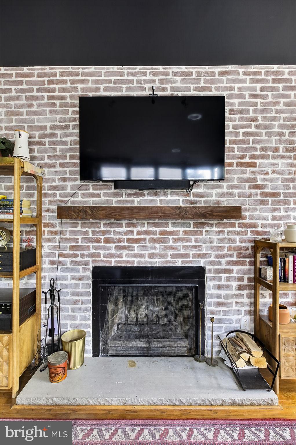 QUEEN VILLAGE - Residential