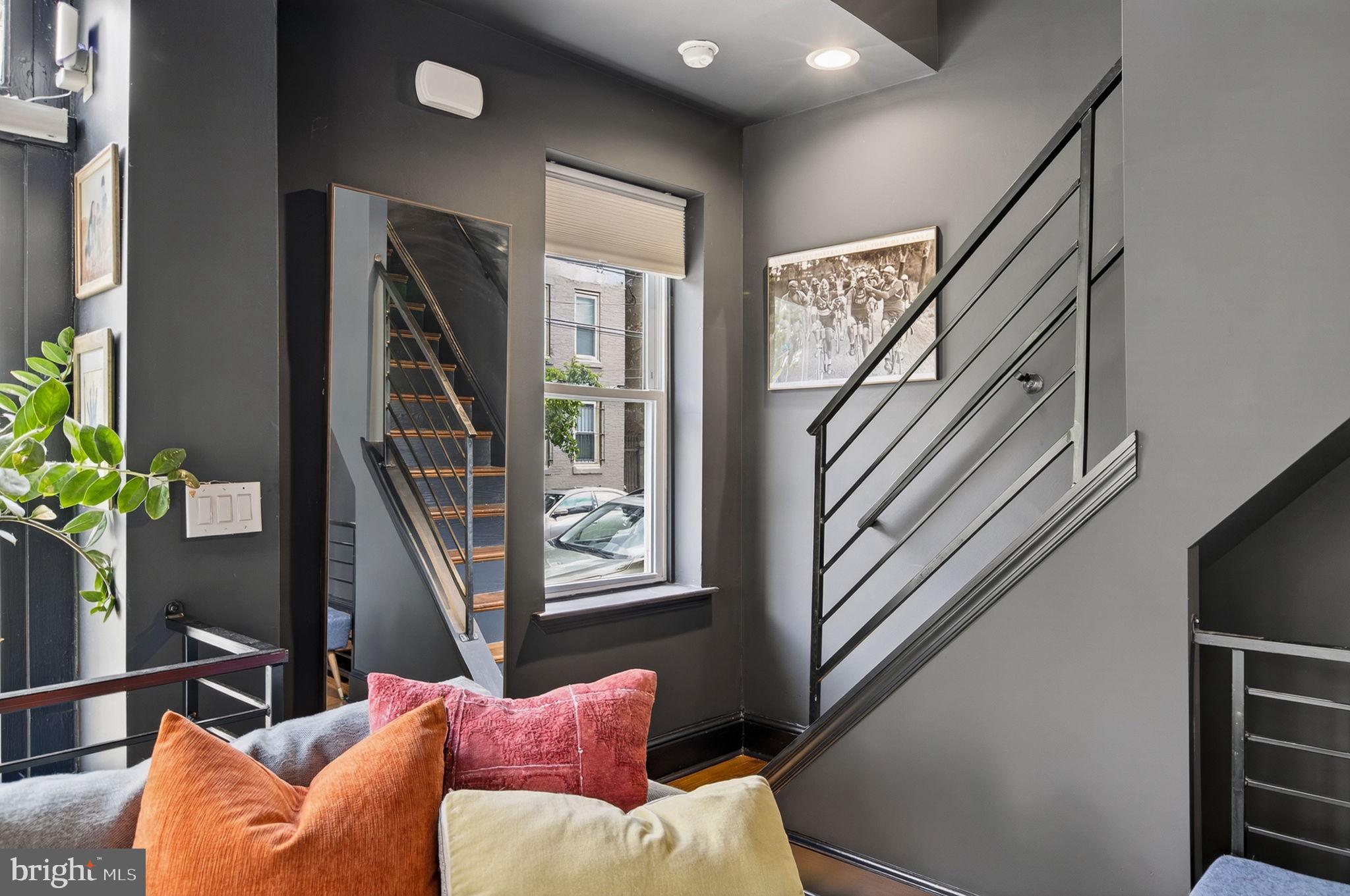 QUEEN VILLAGE - Residential