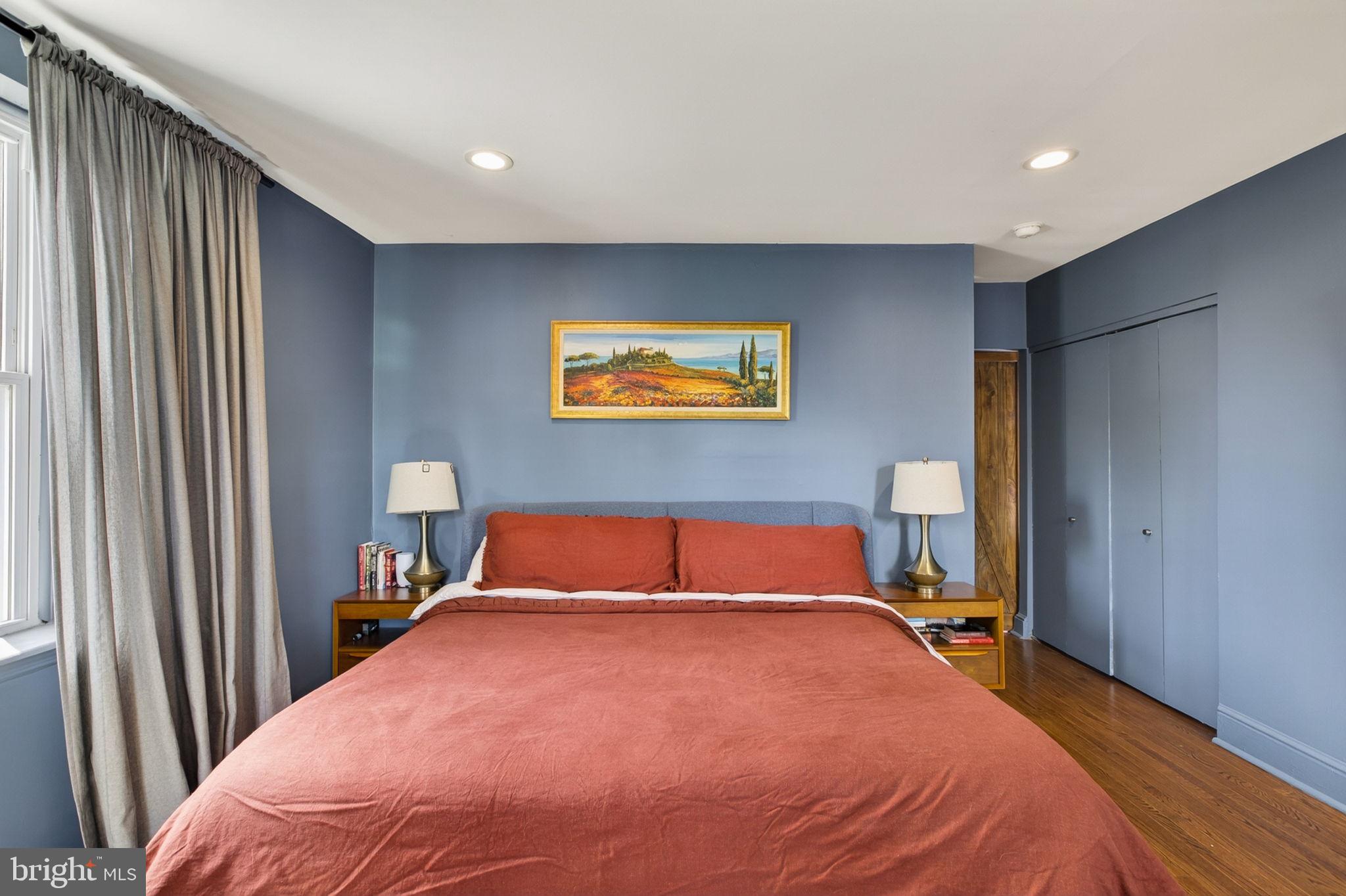 QUEEN VILLAGE - Residential
