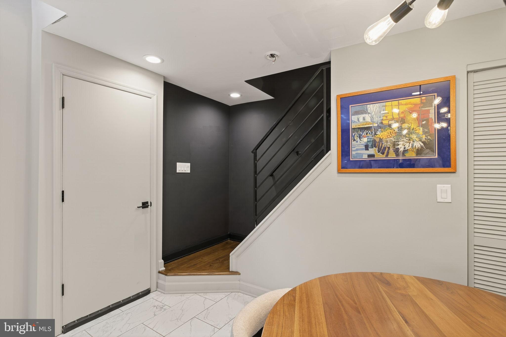 QUEEN VILLAGE - Residential
