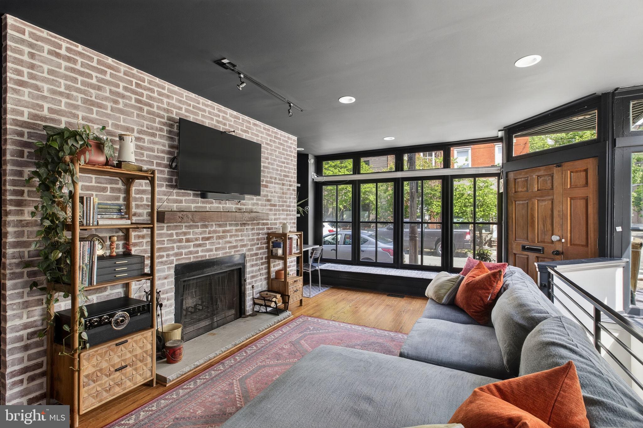 QUEEN VILLAGE - Residential