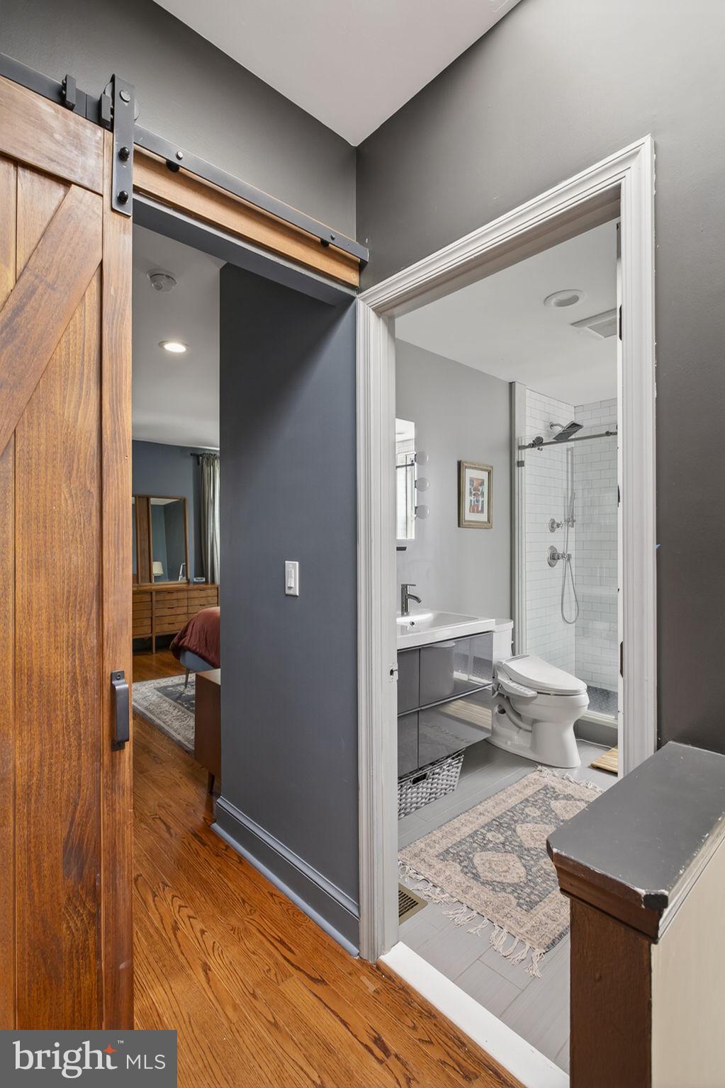 QUEEN VILLAGE - Residential