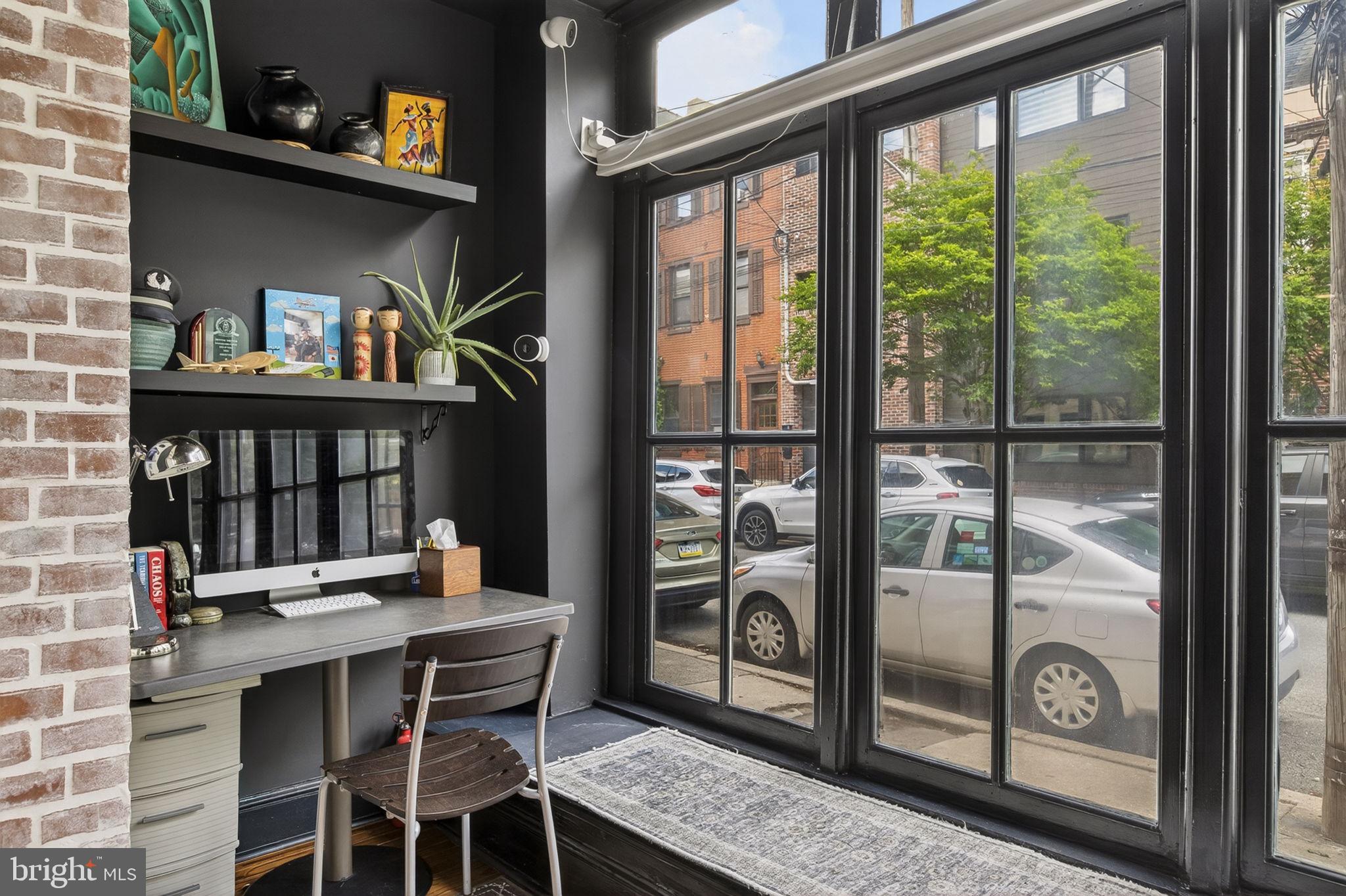 QUEEN VILLAGE - Residential
